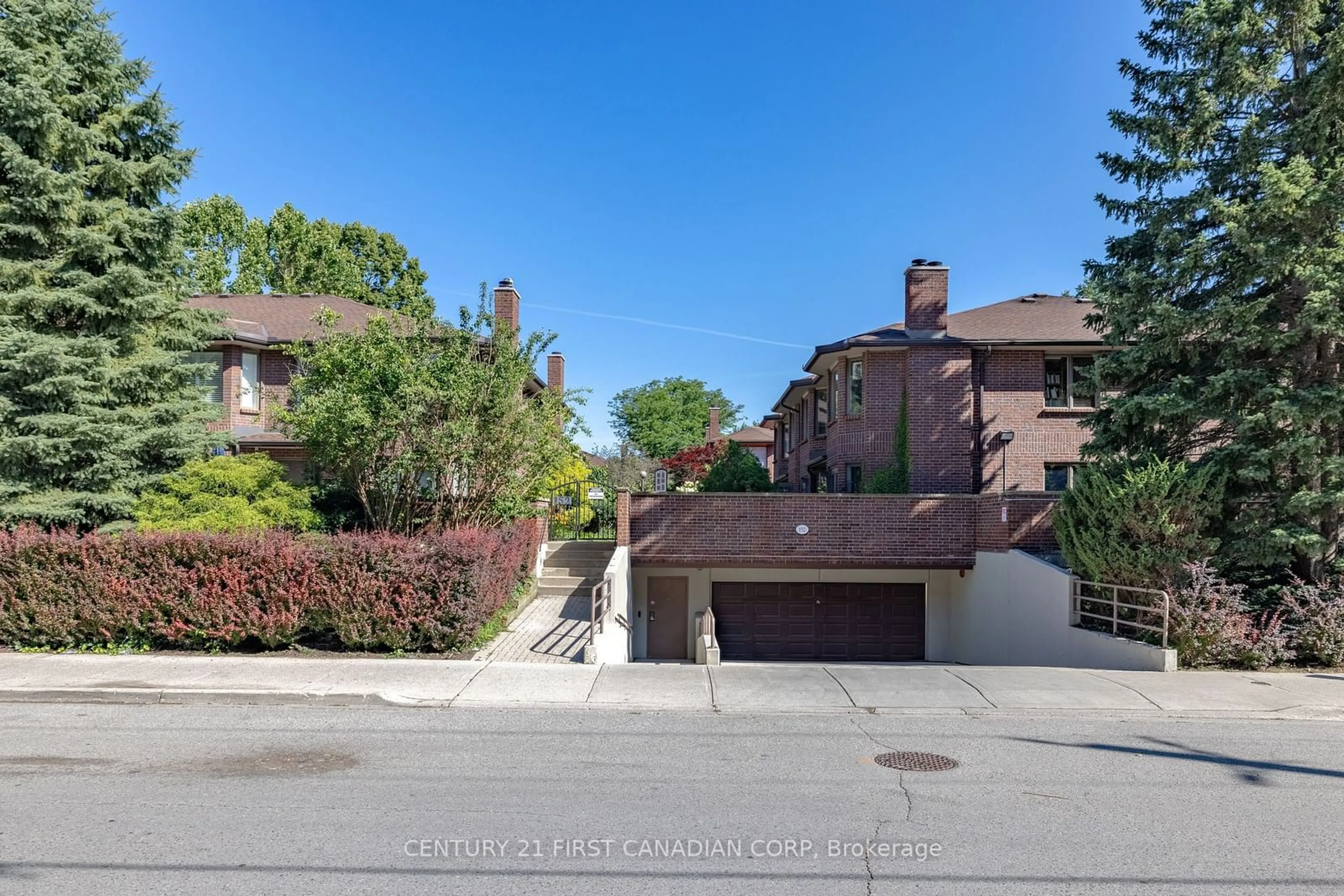 A pic from exterior of the house or condo, the street view for 152 Albert St #7, London Ontario N6A 1M1