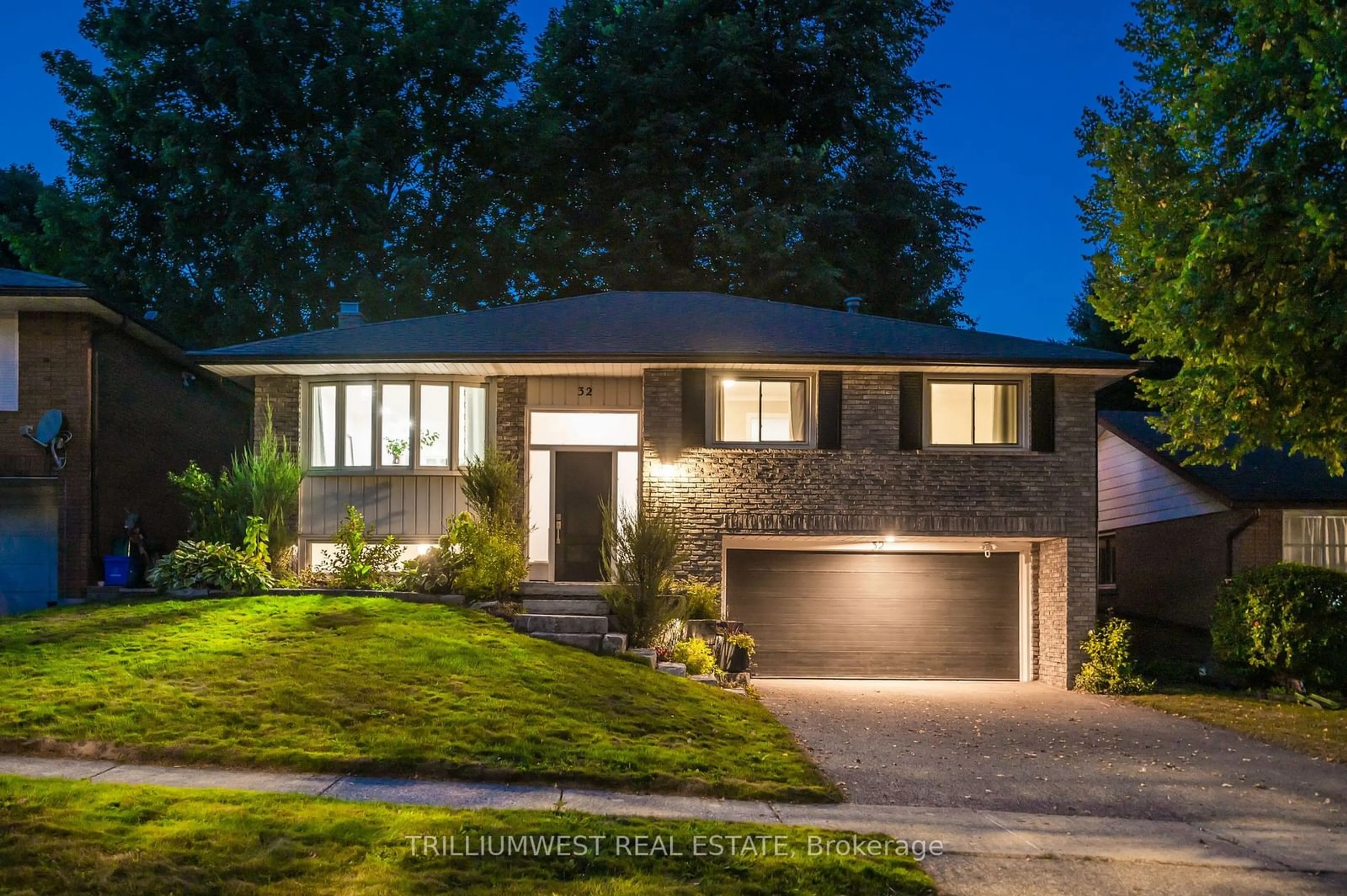 Frontside or backside of a home, the street view for 32 Bonnylyn Dr, Kitchener Ontario N2M 1S6