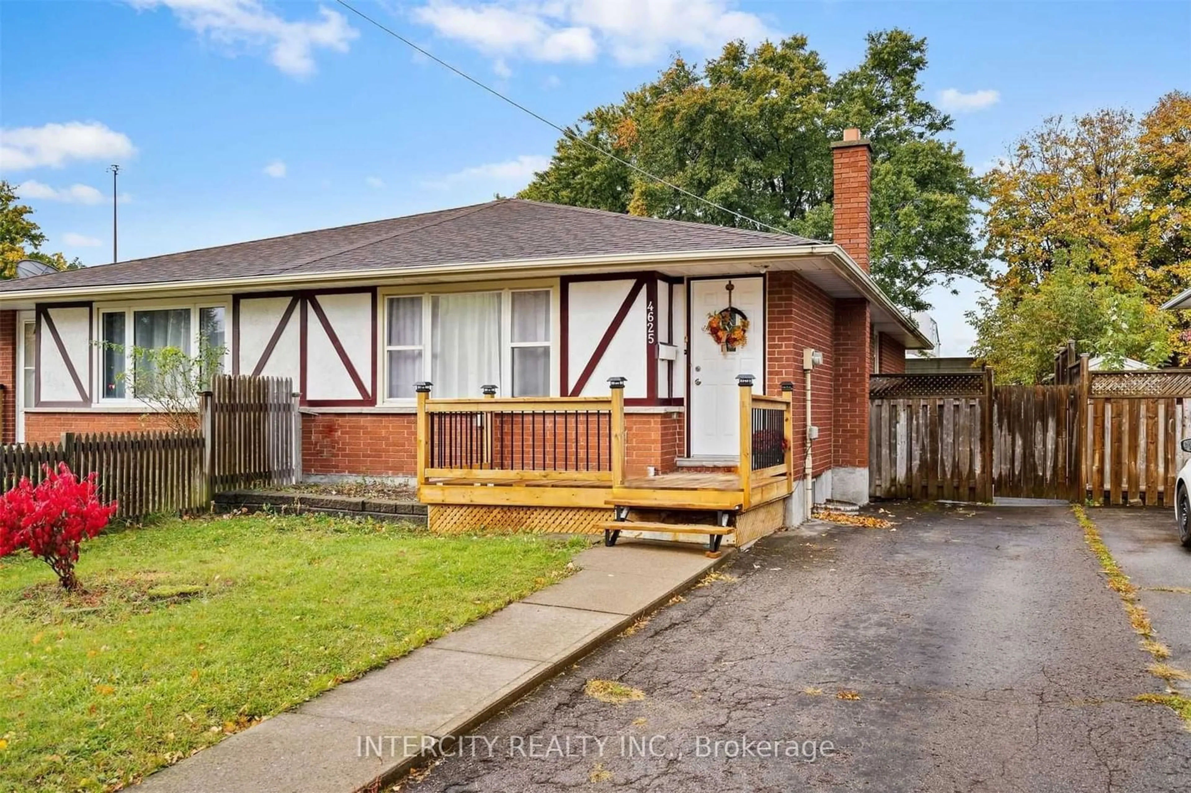 Frontside or backside of a home, the fenced backyard for 4625 Sussex Dr, Niagara Falls Ontario L2E 6S1