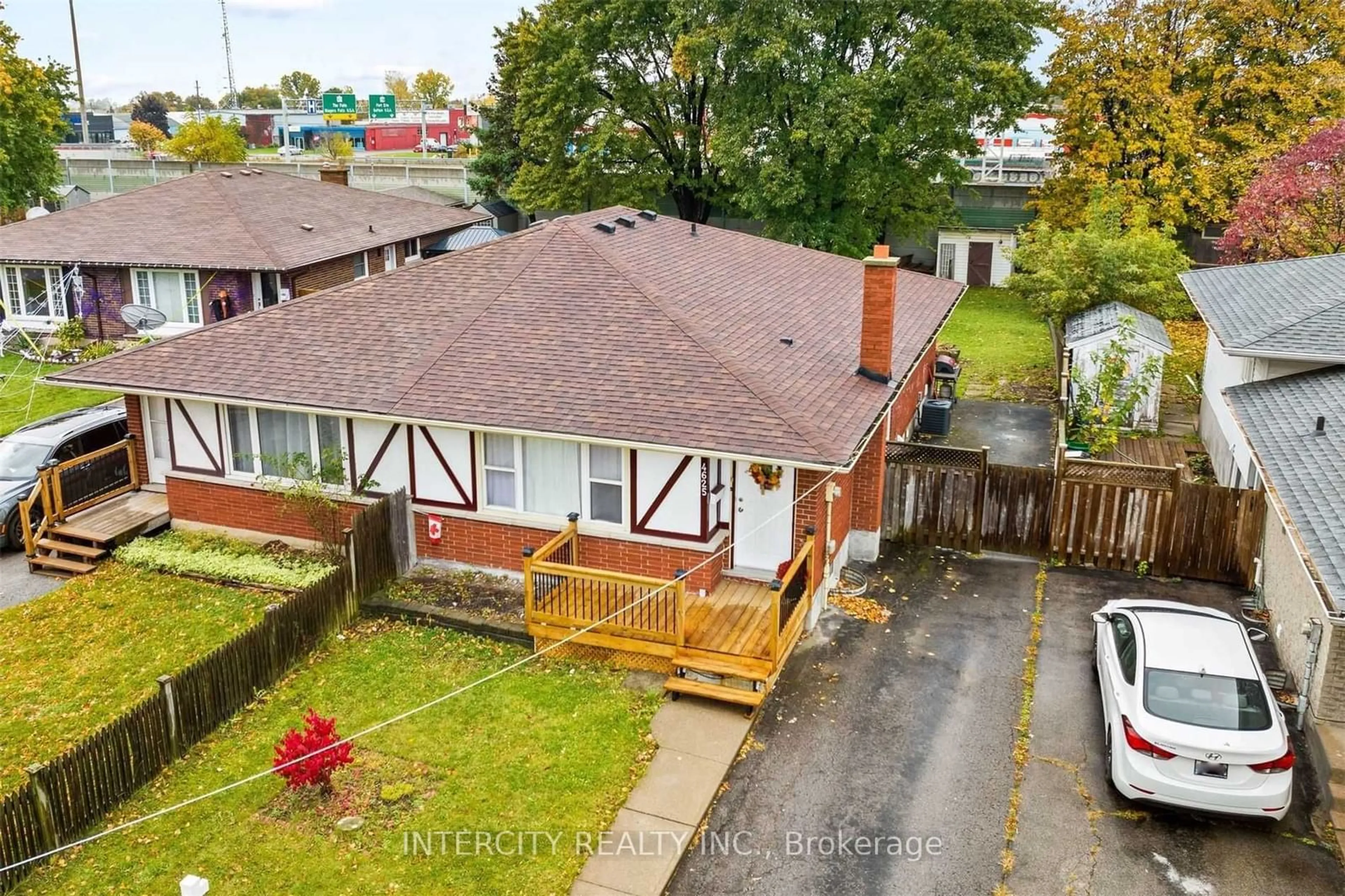 Frontside or backside of a home, the fenced backyard for 4625 Sussex Dr, Niagara Falls Ontario L2E 6S1