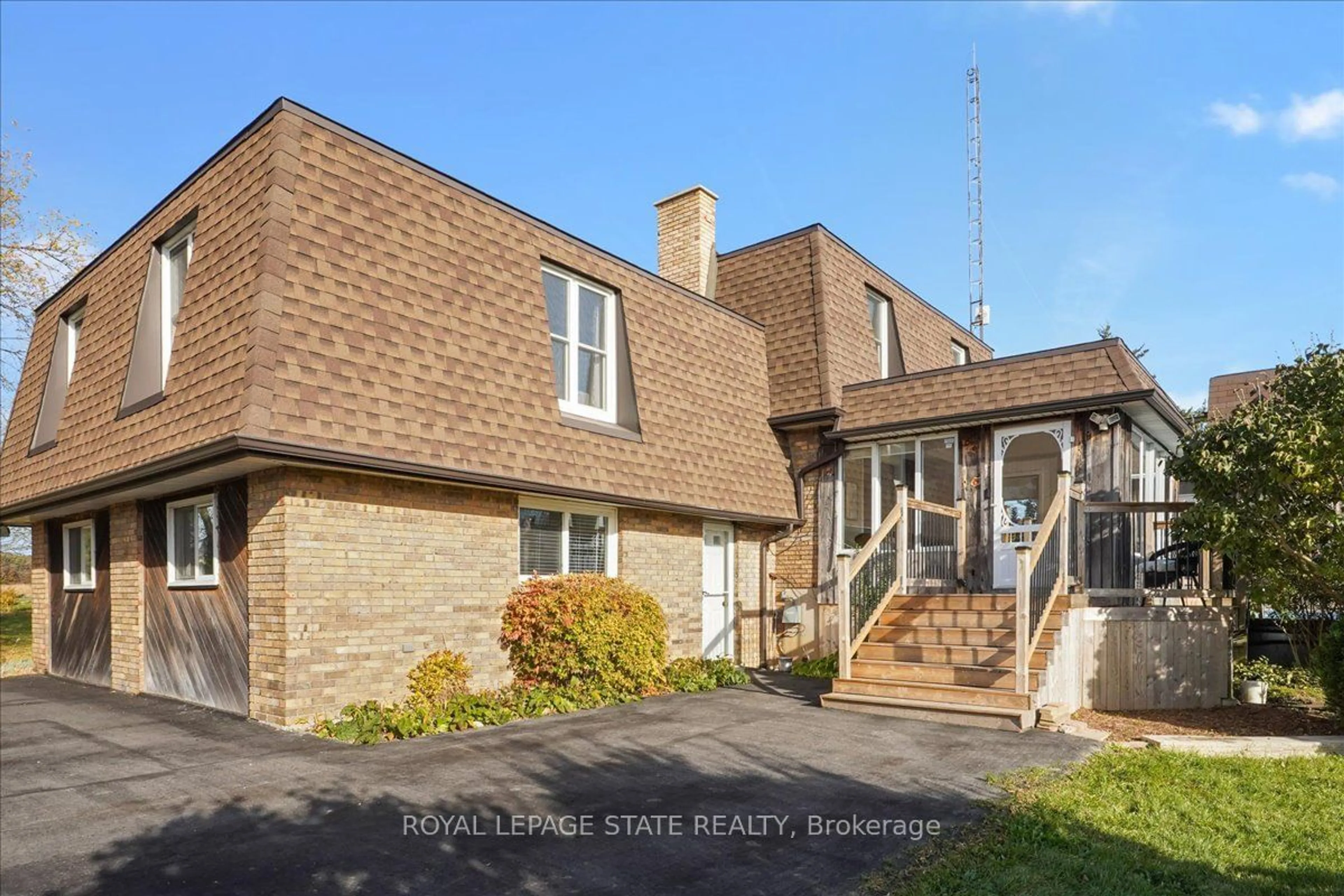 A pic from exterior of the house or condo, the street view for 7956 Twenty Rd, West Lincoln Ontario L0R 2A0