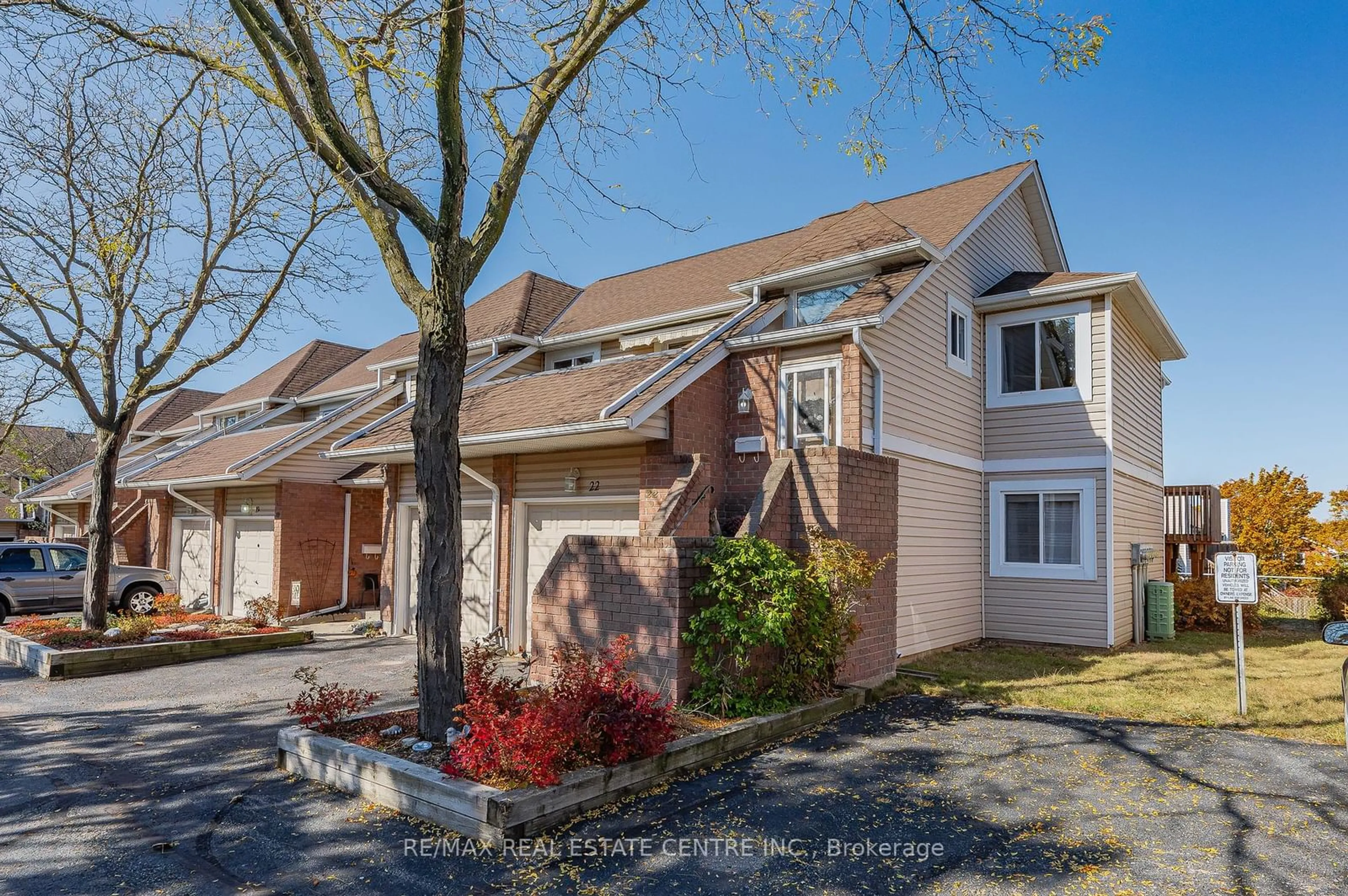 A pic from exterior of the house or condo, the street view for 205 Highland Cres #22, Kitchener Ontario N2M 5L6