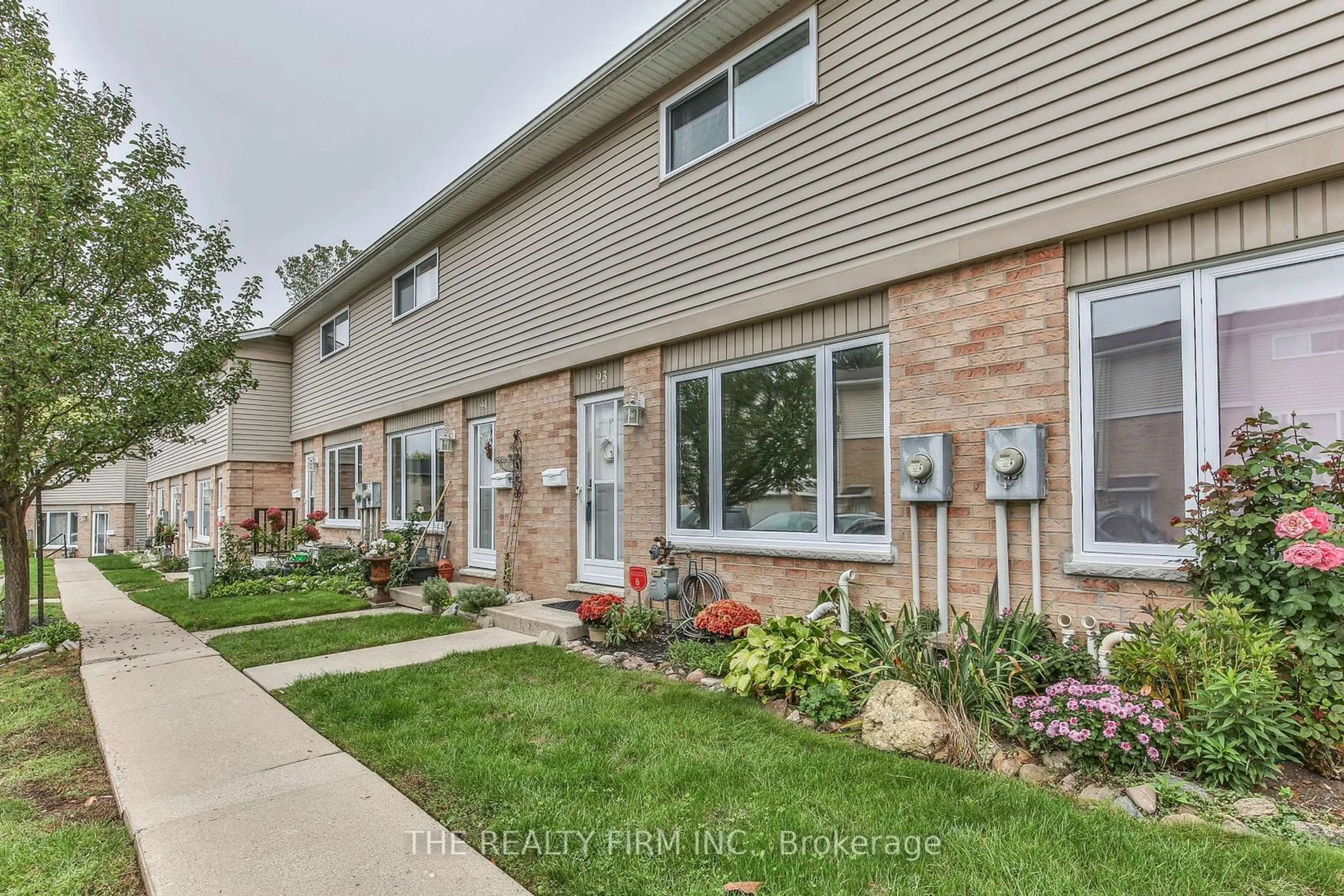 A pic from exterior of the house or condo, the street view for 320 Westminster Ave #93, London Ontario N6C 5H5