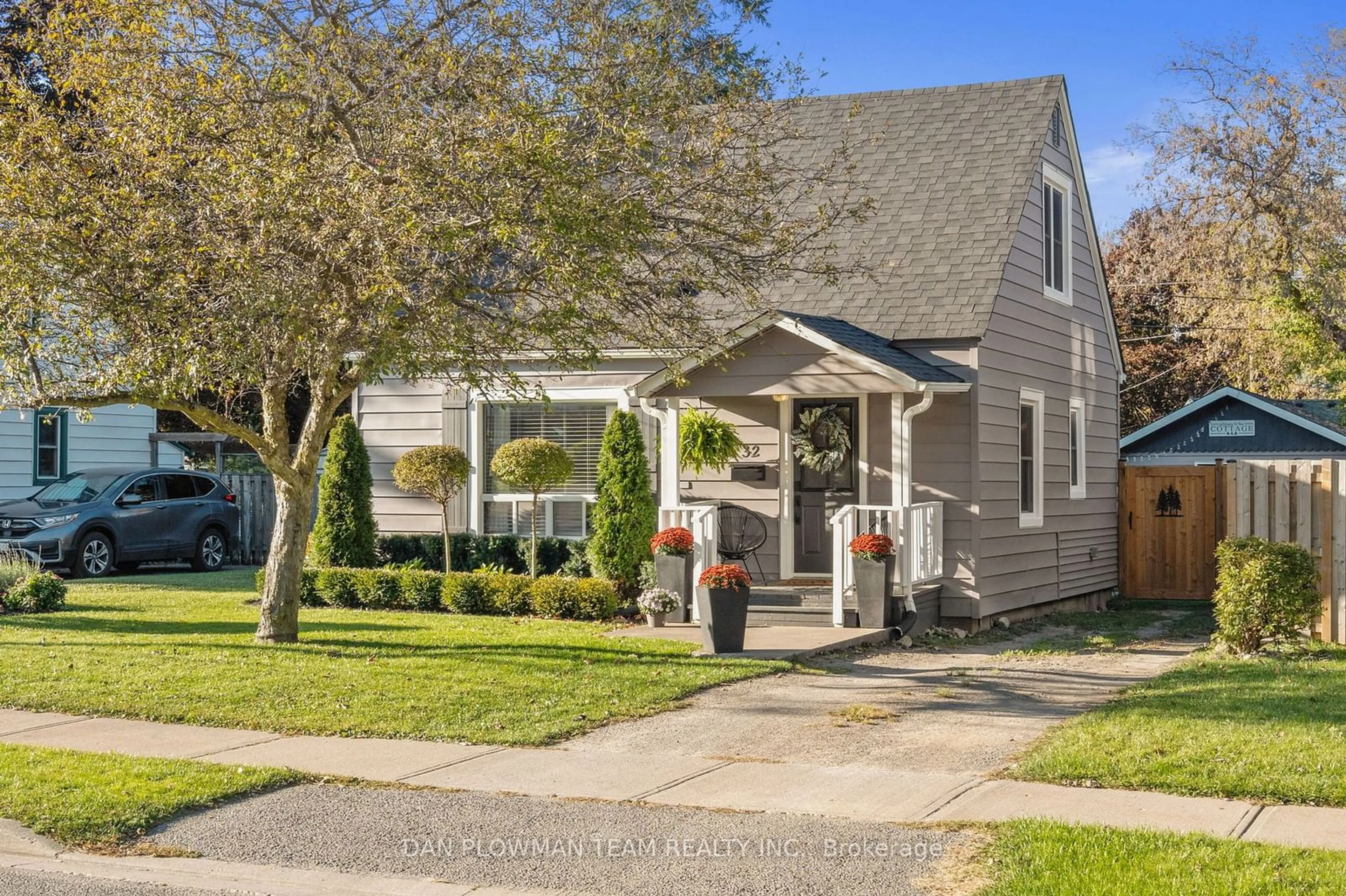 Frontside or backside of a home, cottage for 32 Pottinger St, Kawartha Lakes Ontario K9V 3X4