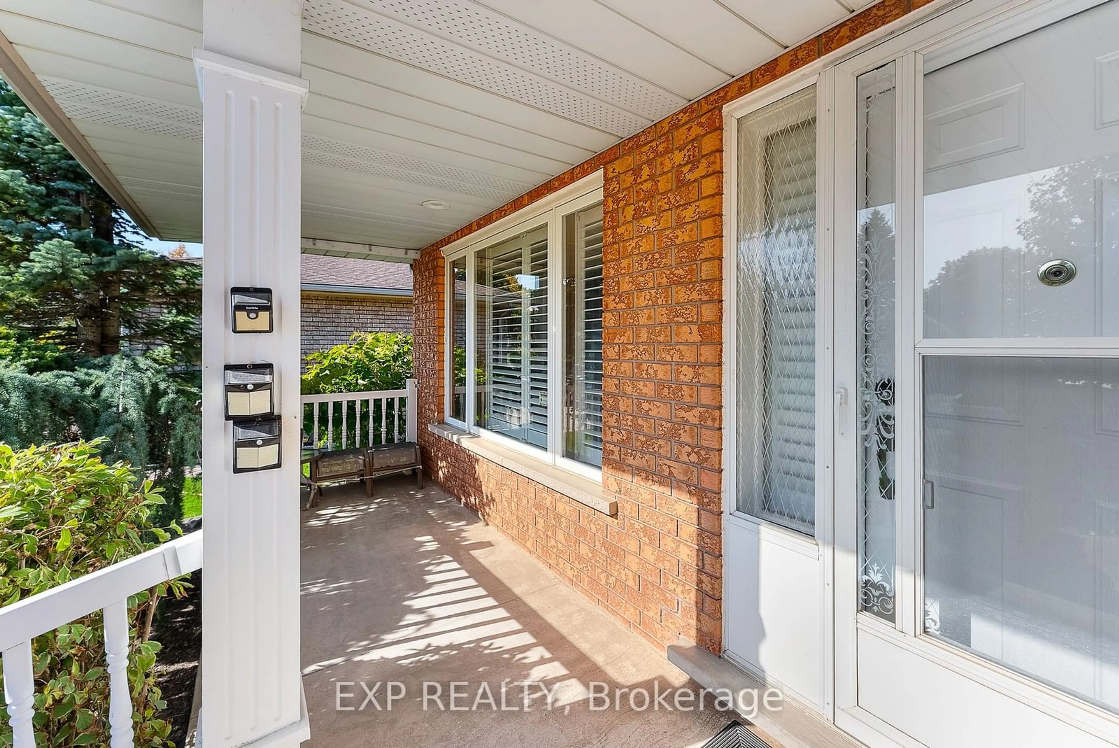 Indoor entryway, wood floors for 7737 Mount Carmel Blvd, Niagara Falls Ontario L2H 2Y3