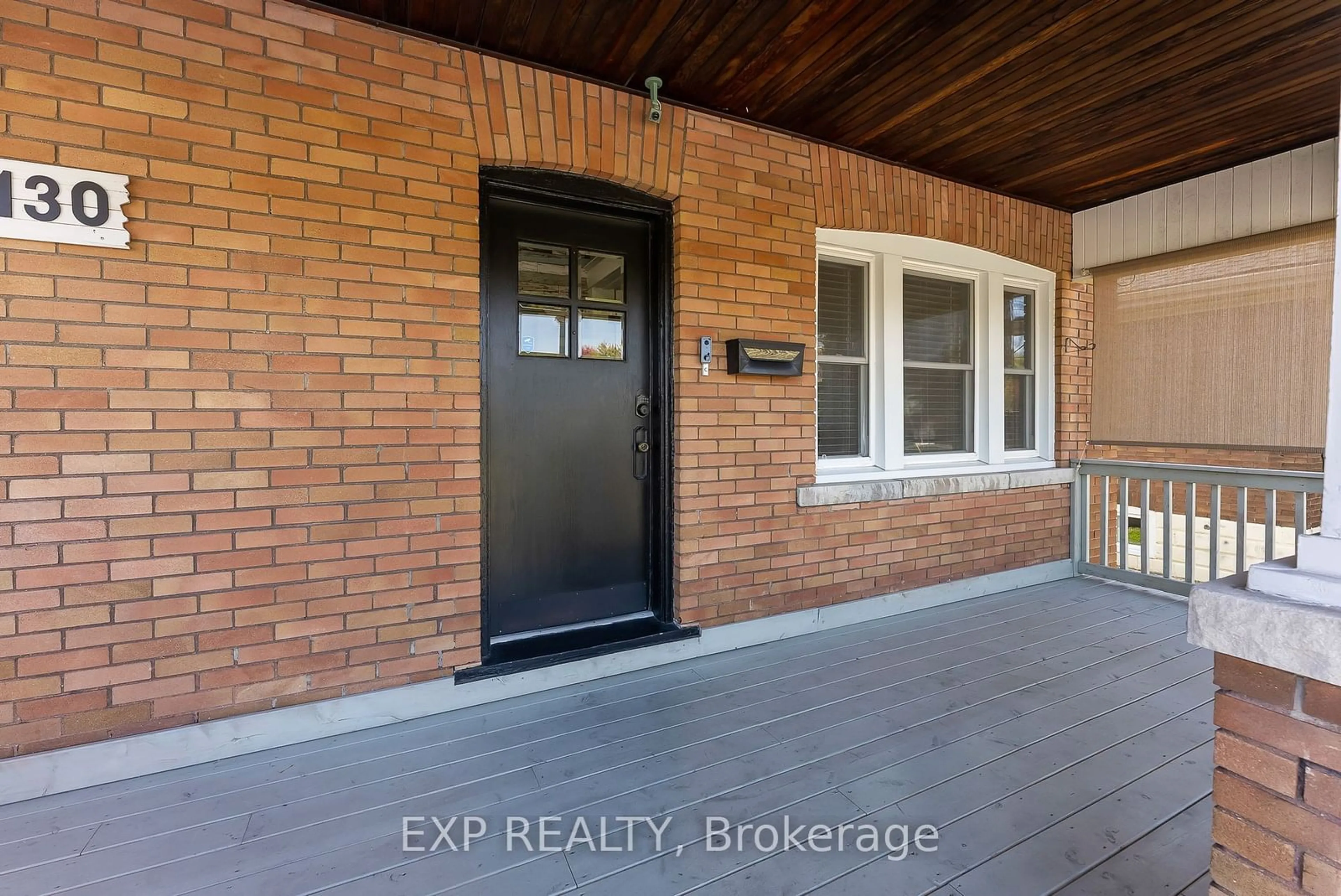 Indoor entryway, wood floors for 5130 Huron St, Niagara Falls Ontario L2E 2J9