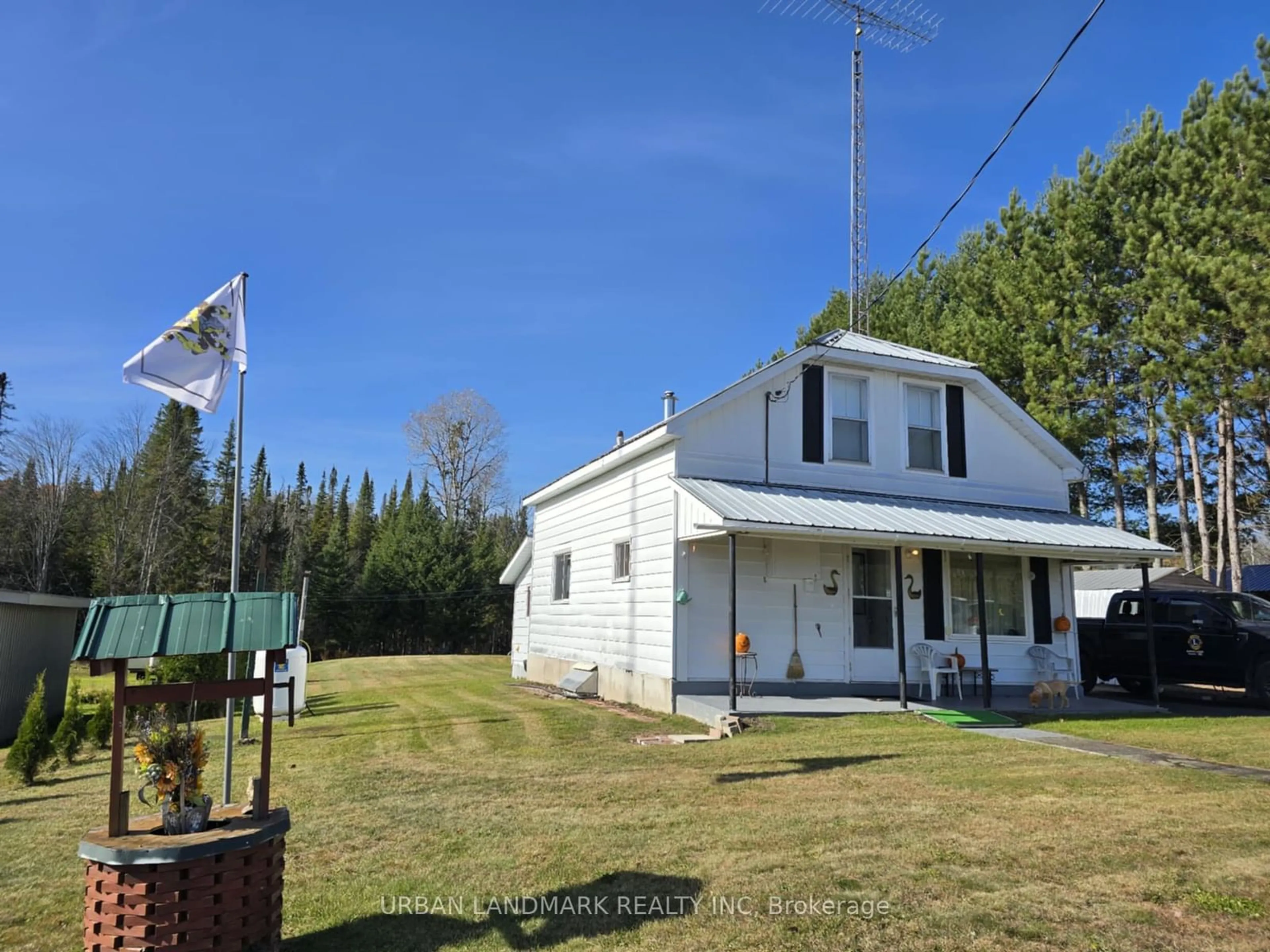 Frontside or backside of a home, cottage for 21 Galeairy Cres, South Algonquin Ontario K0J 2M0