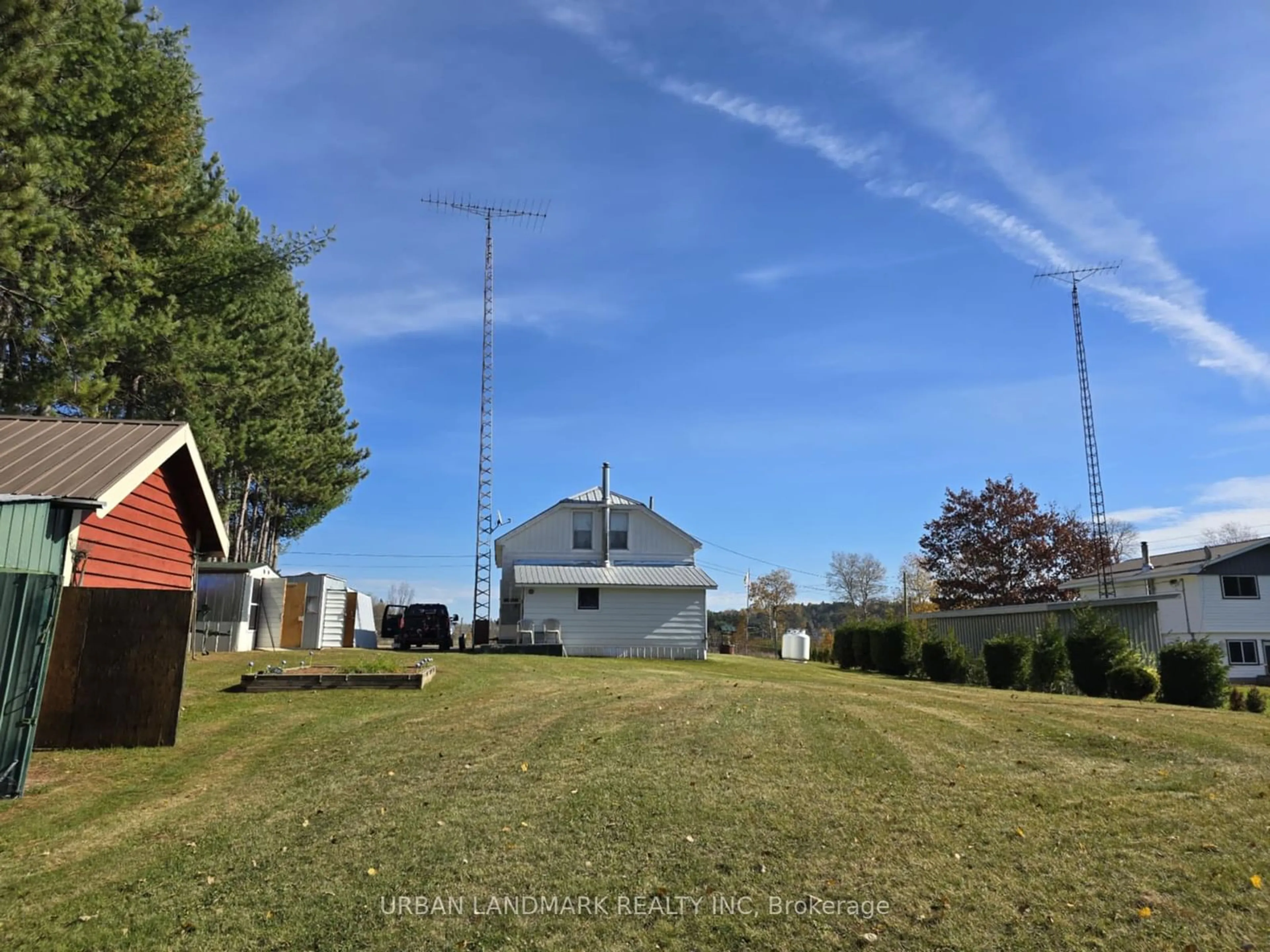 Frontside or backside of a home, the street view for 21 Galeairy Cres, South Algonquin Ontario K0J 2M0