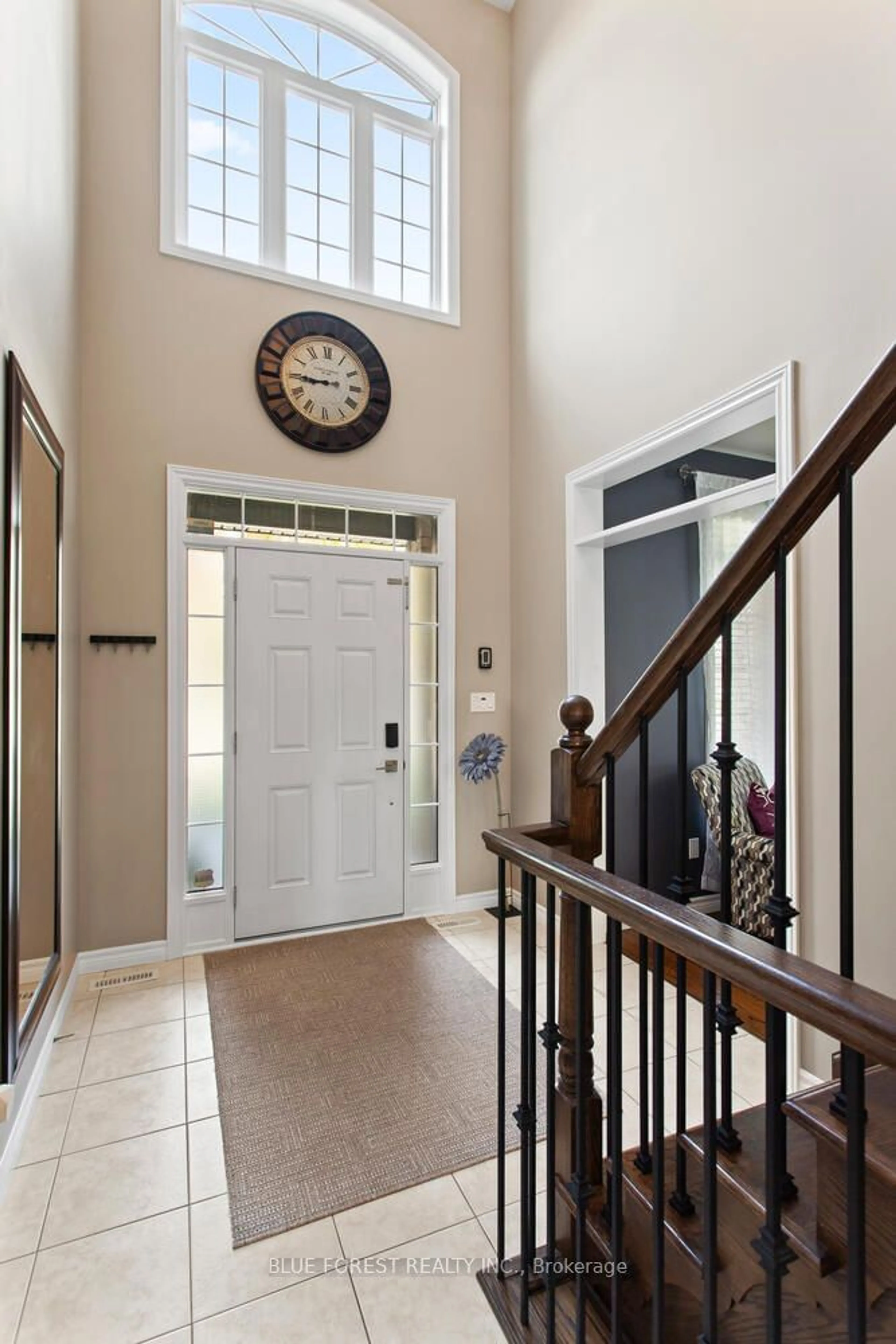 Indoor entryway, wood floors for 890 Thistleridge Cres, London Ontario N6K 0B5