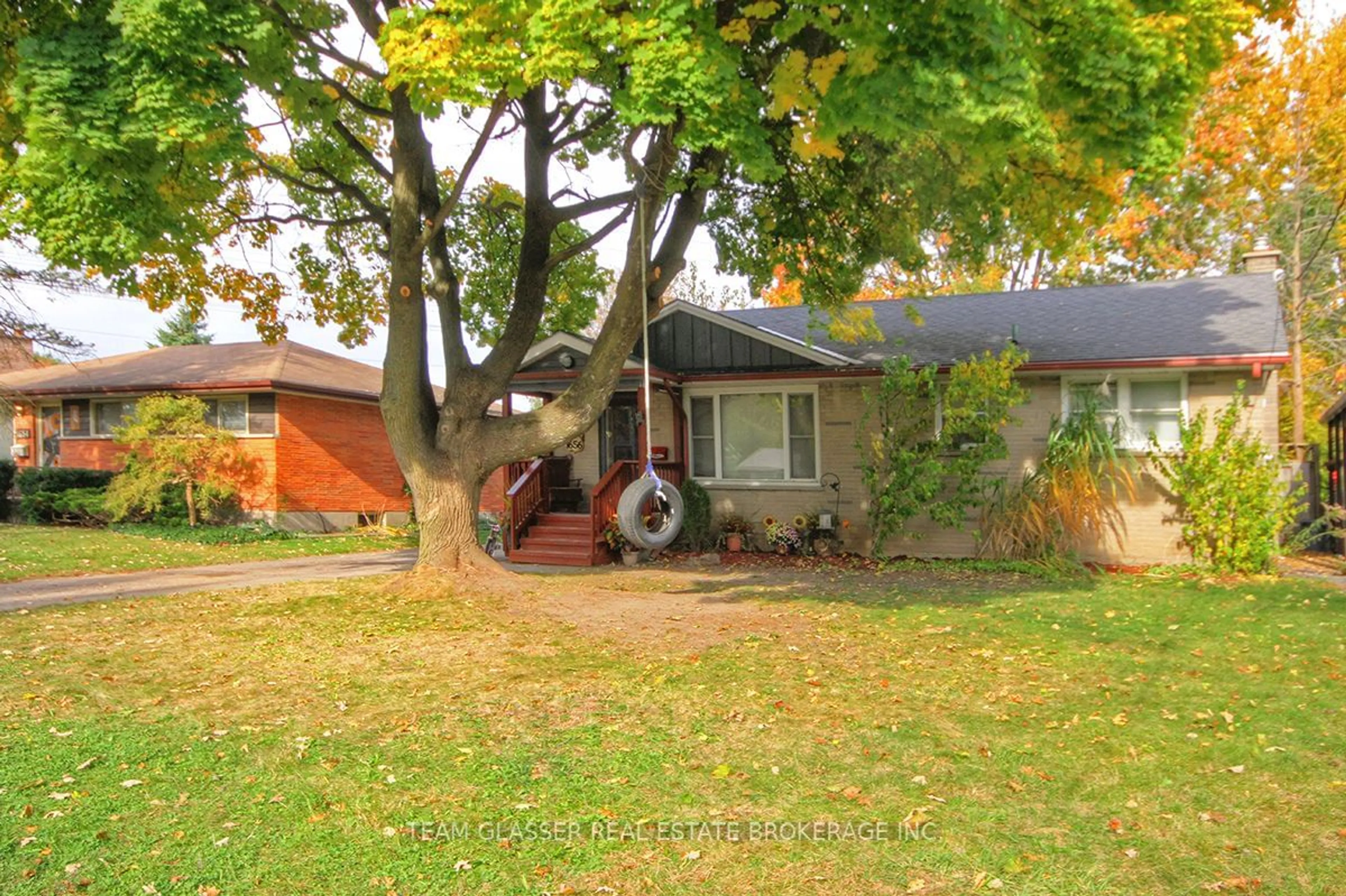 Frontside or backside of a home, cottage for 1656 MOFFATT Ave, London Ontario N5W 1Z9