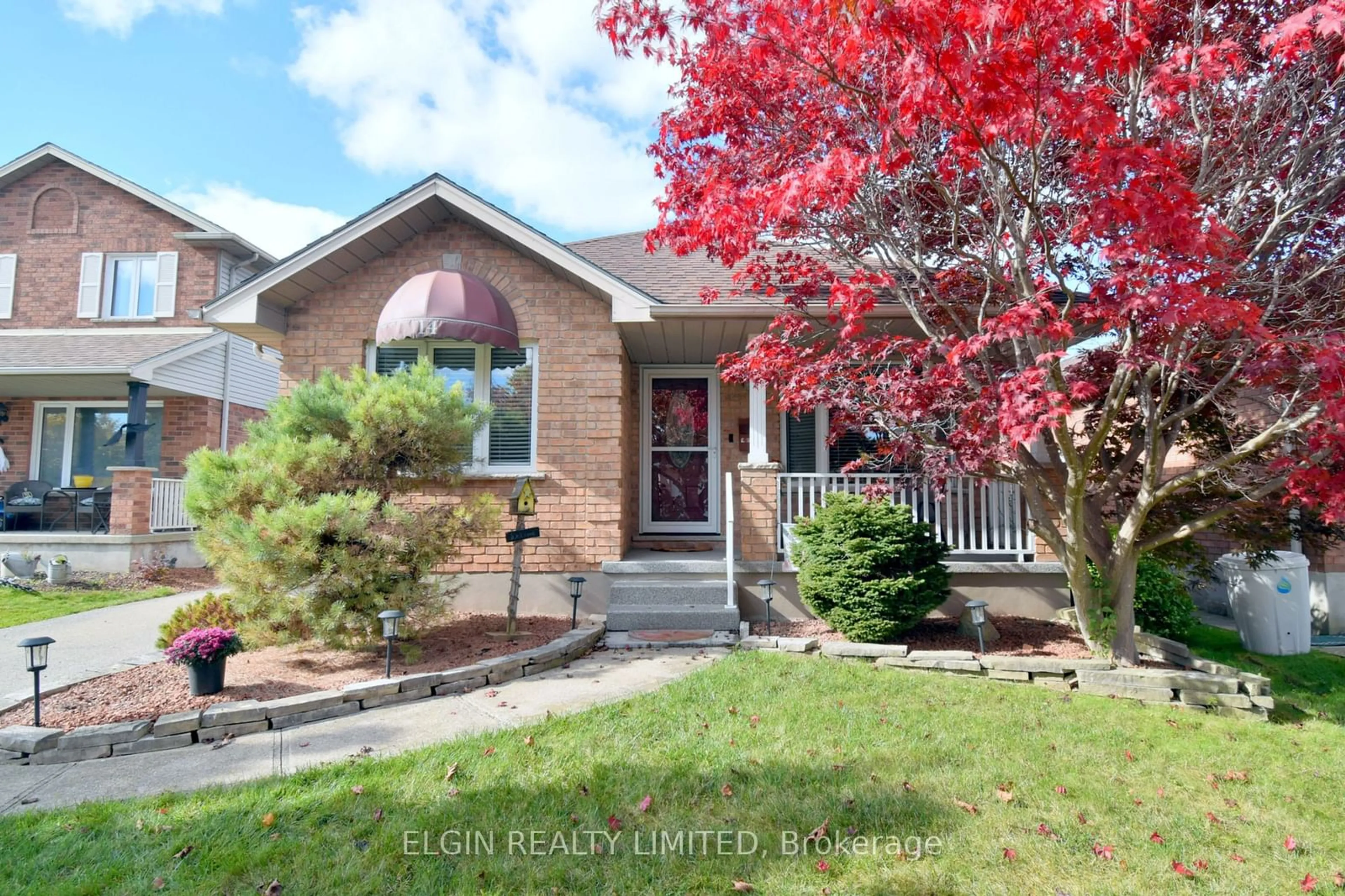 Frontside or backside of a home, the street view for 14 Lyford Crt, St. Thomas Ontario N5R 6C6