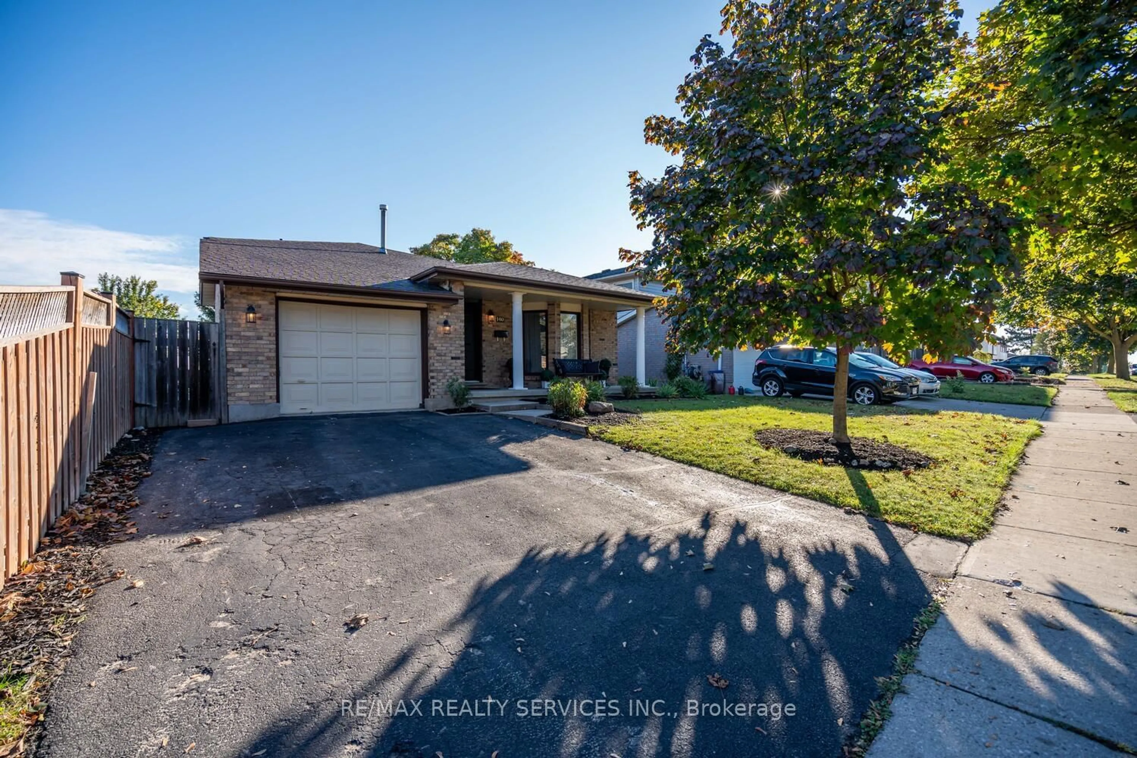 Frontside or backside of a home, the street view for 140 Dinison Cres, Kitchener Ontario N2E 2V2