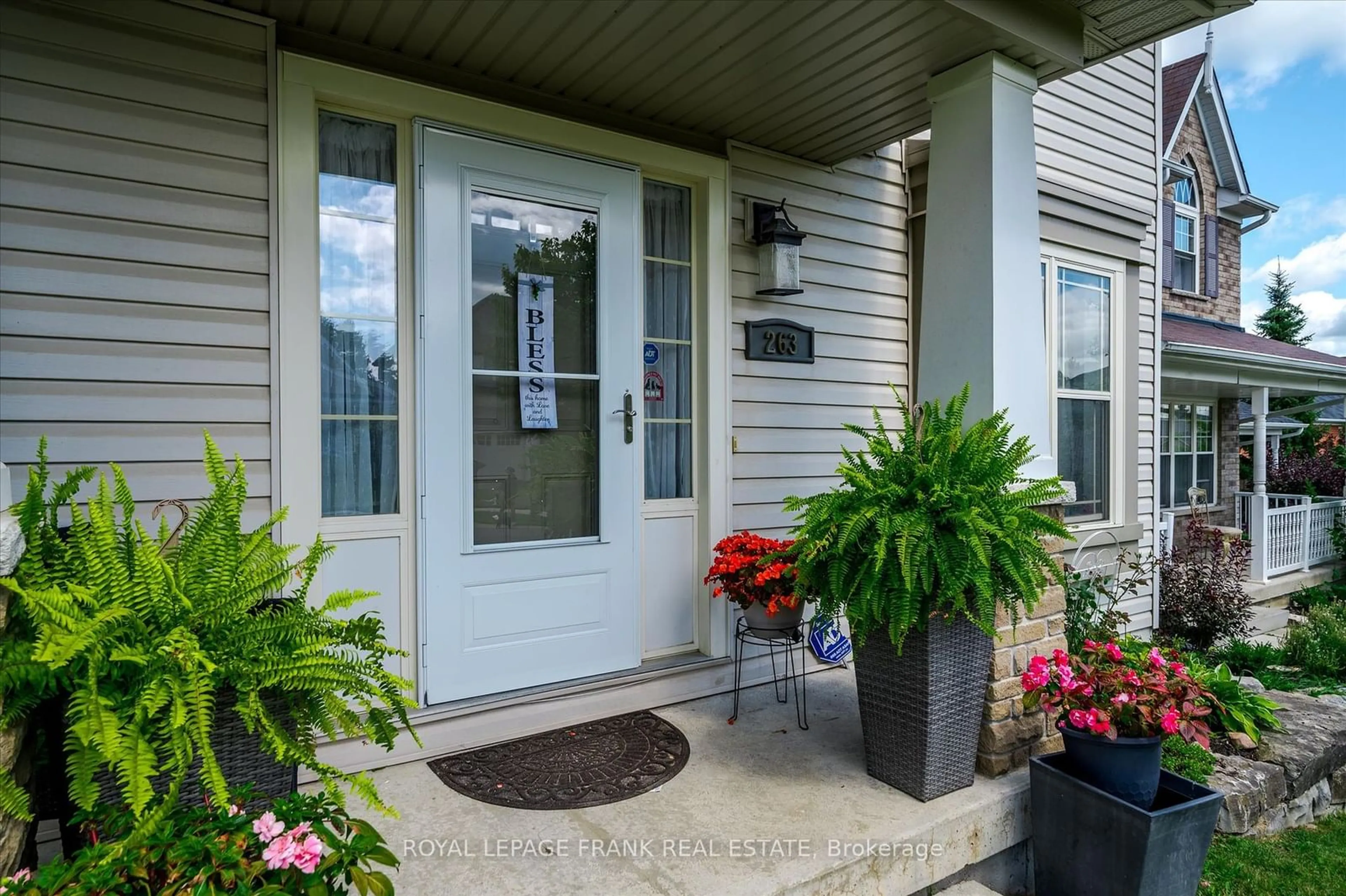 Indoor entryway, wood floors for 263 Bowen Dr, Peterborough Ontario K9H 0B8