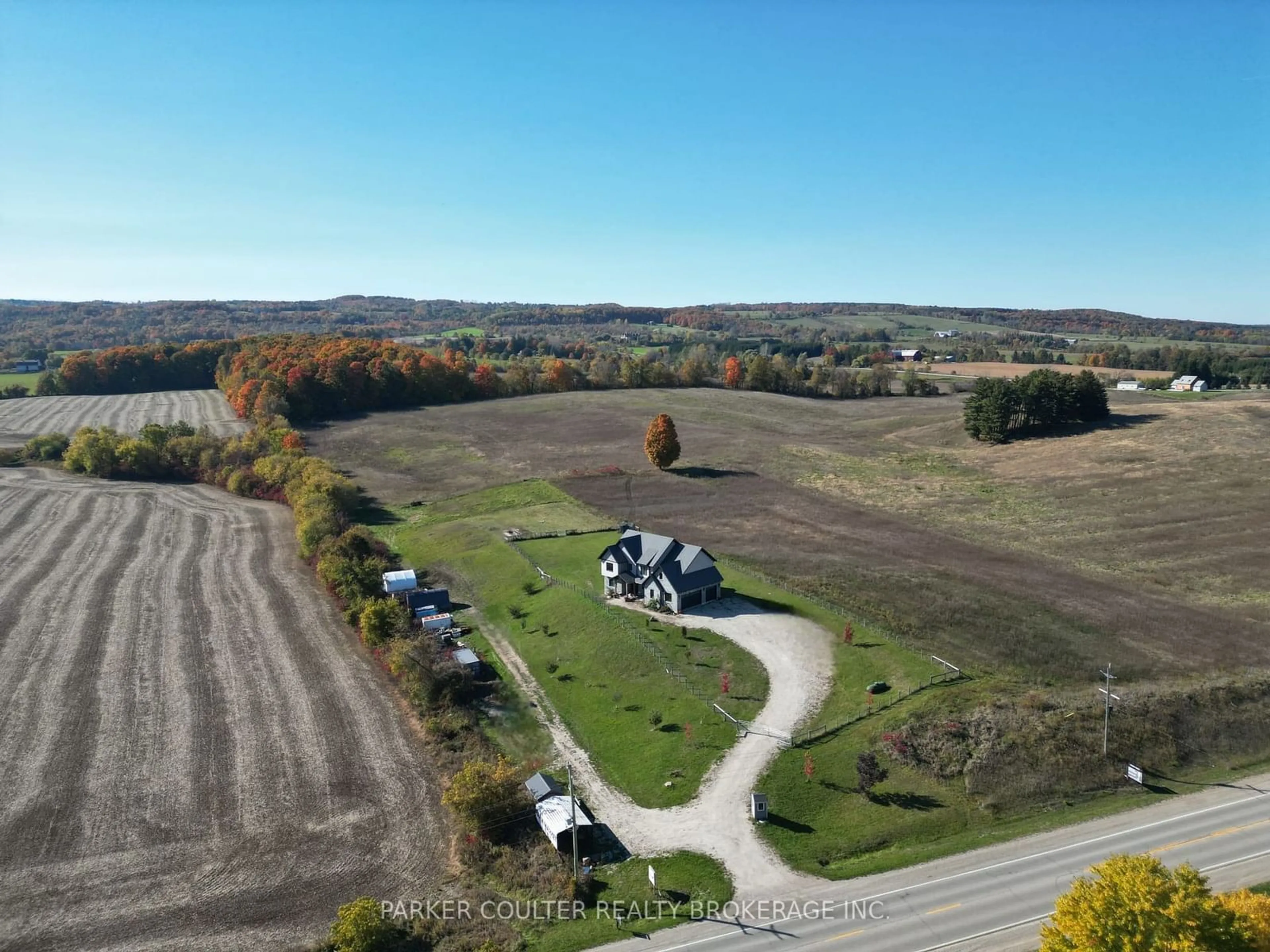 A pic from exterior of the house or condo, cottage for 938666 Airport Rd, Mulmur Ontario L9V 0M1