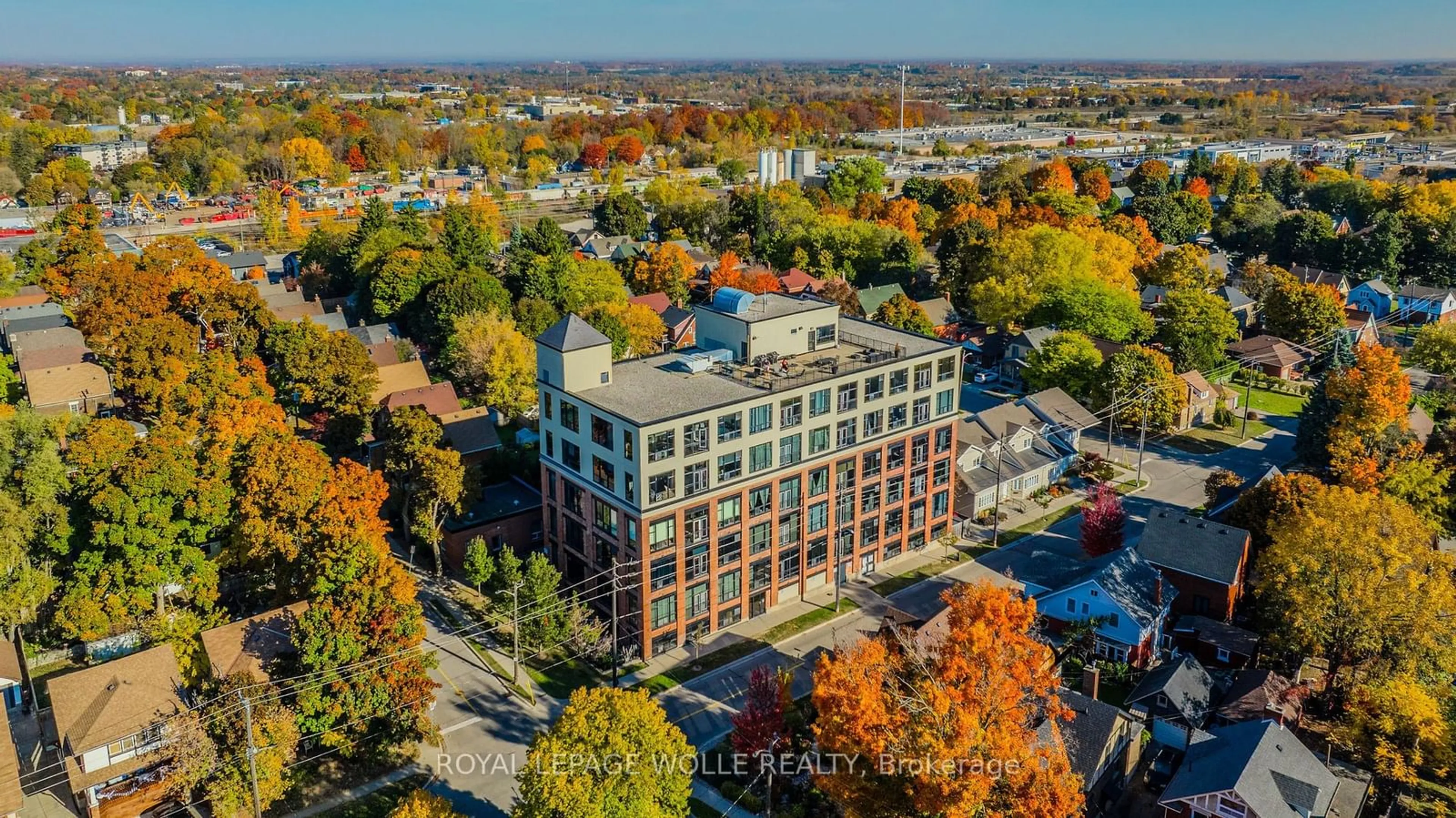 A pic from exterior of the house or condo, the front or back of building for 120 Mansion St #505, Kitchener Ontario N2H 0A1