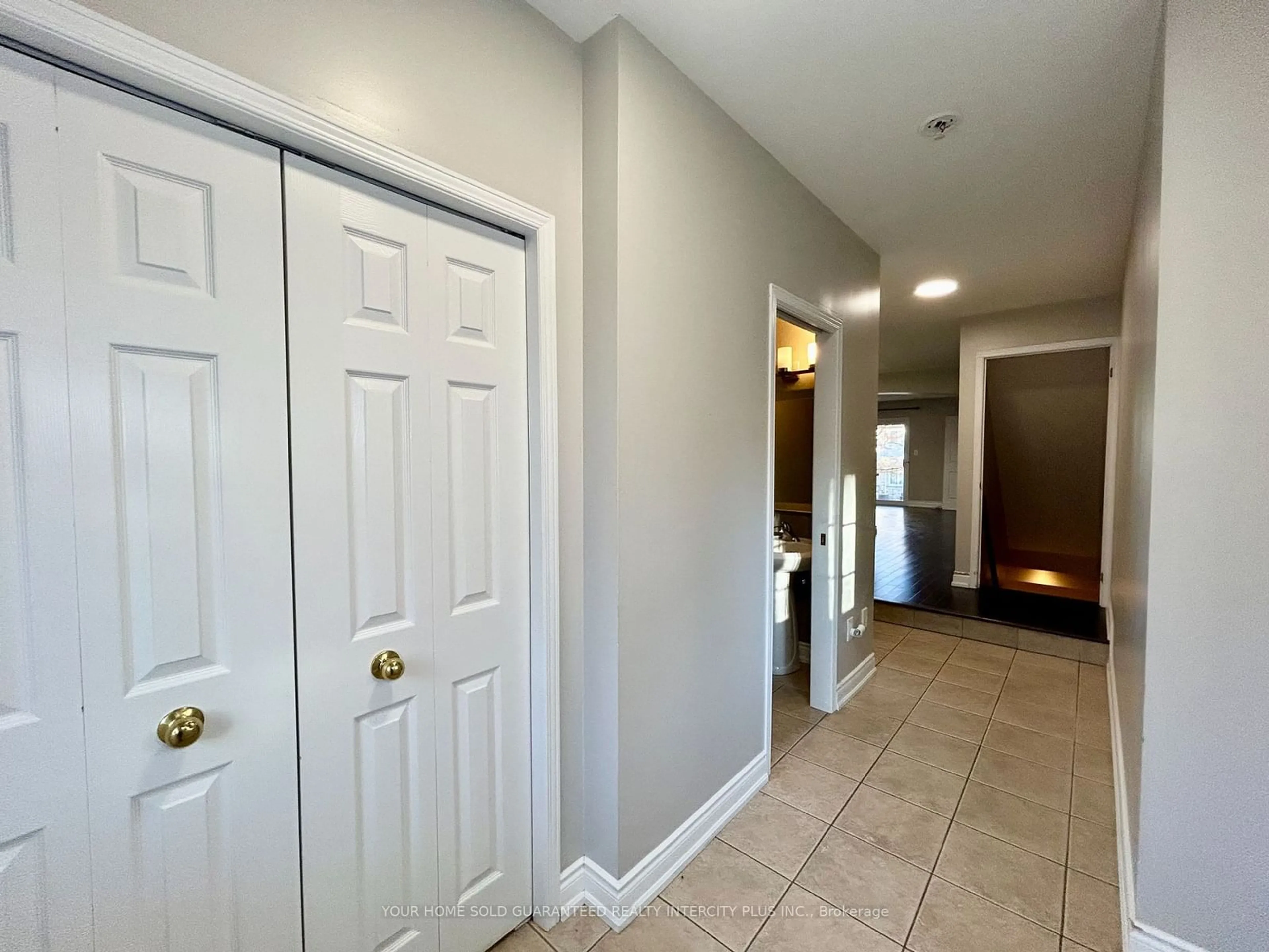 Indoor entryway, not visible floor for 169 Bismark Dr #39, Cambridge Ontario N1S 5C1