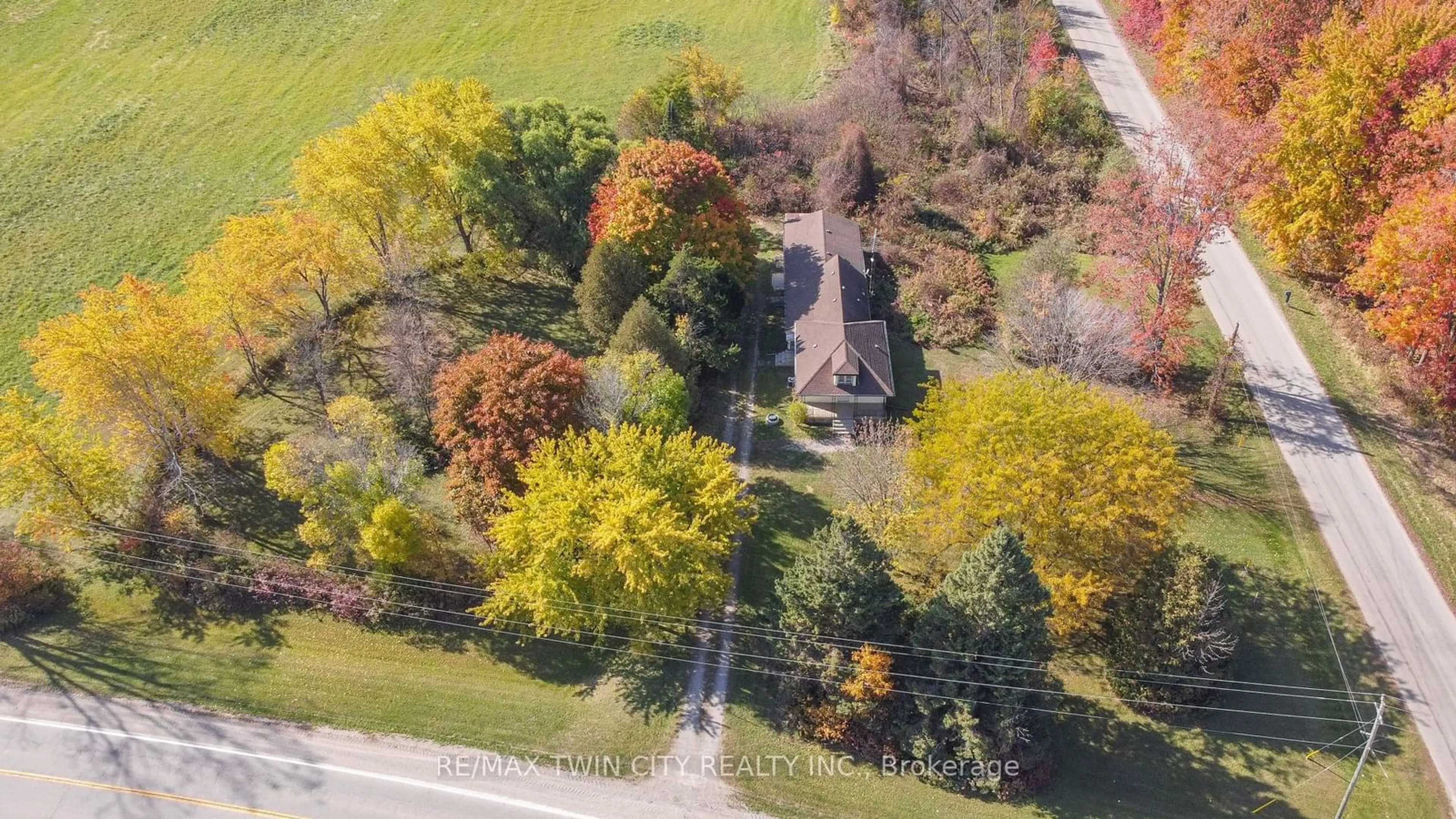 A pic from exterior of the house or condo, the street view for 403 Middle Townline Rd, Brant Ontario N0E 1A0