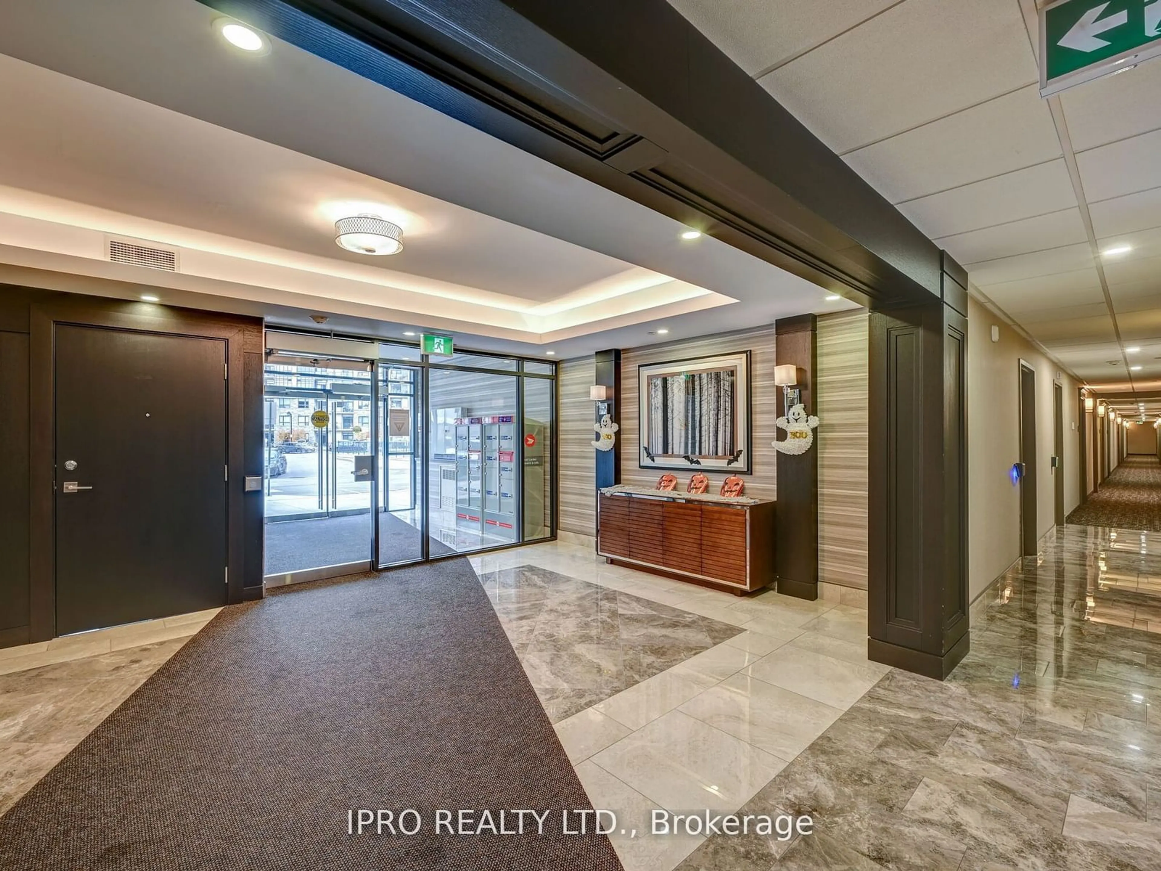 Indoor lobby for 101 Shoreview Pl #436, Hamilton Ontario L8E 0K2