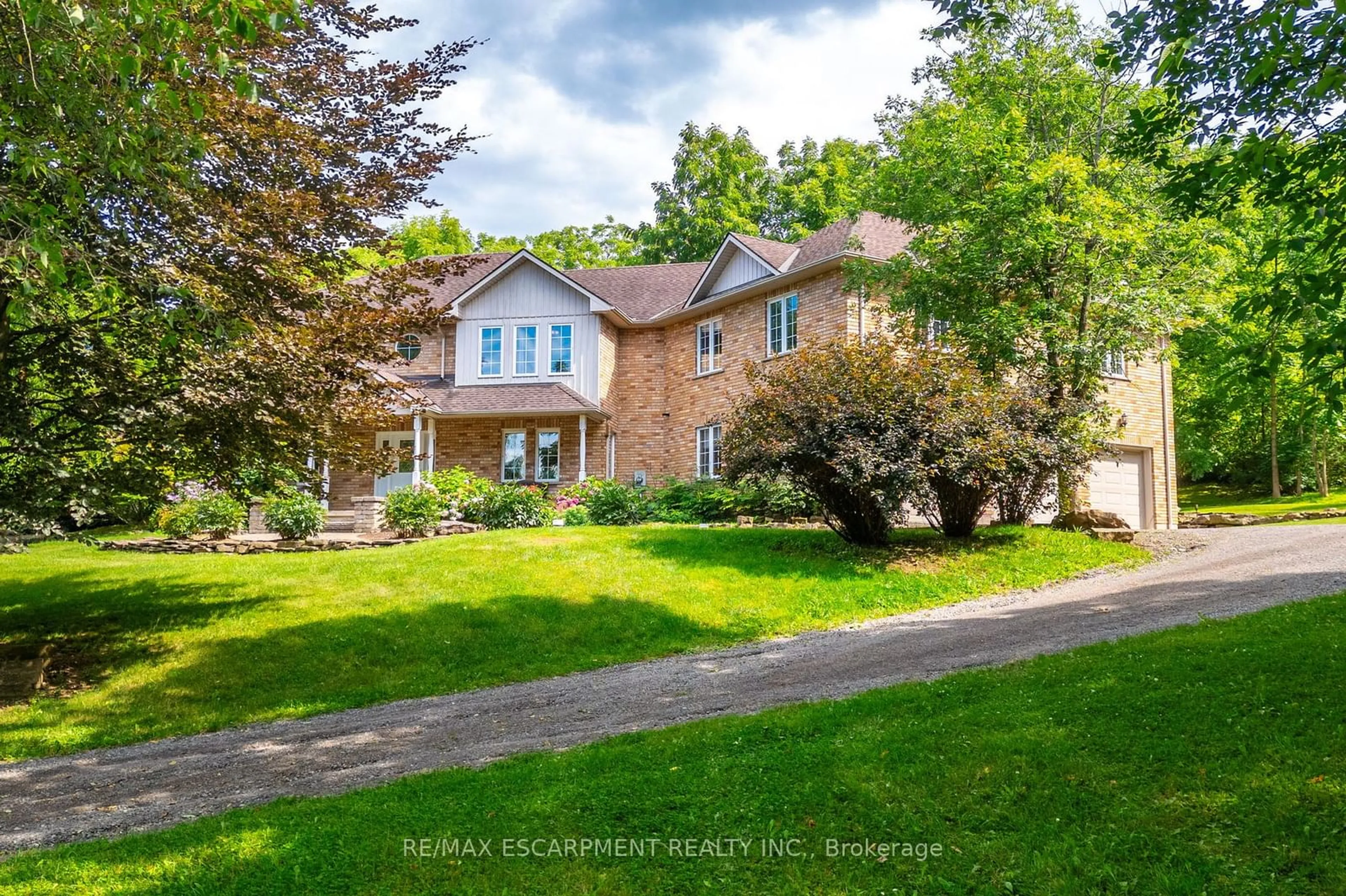 Frontside or backside of a home, the street view for 86 Ridge Rd, Grimsby Ontario L3M 4E7