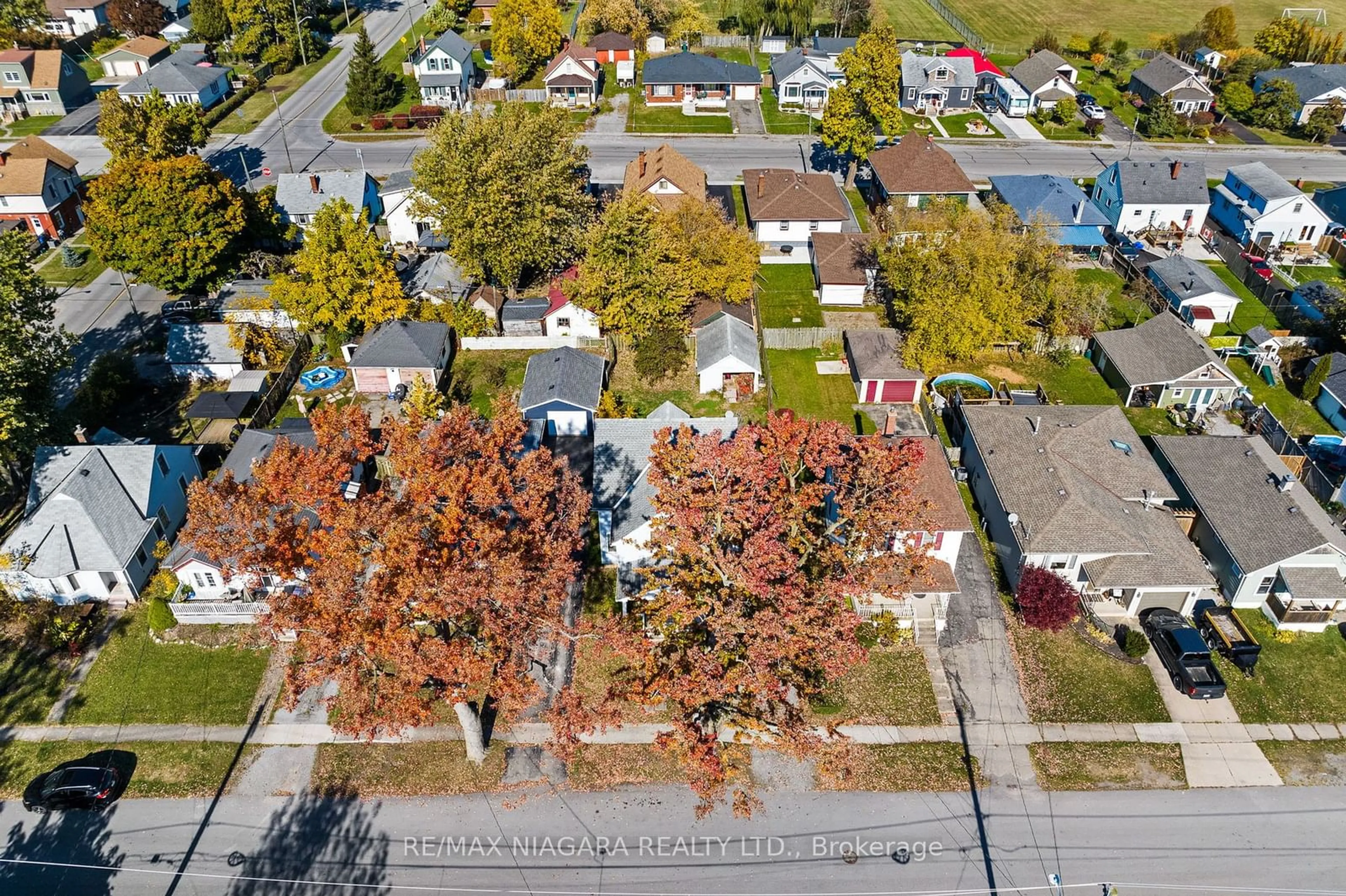 A pic from exterior of the house or condo, the street view for 125 Omer Ave, Port Colborne Ontario L3K 3Y5