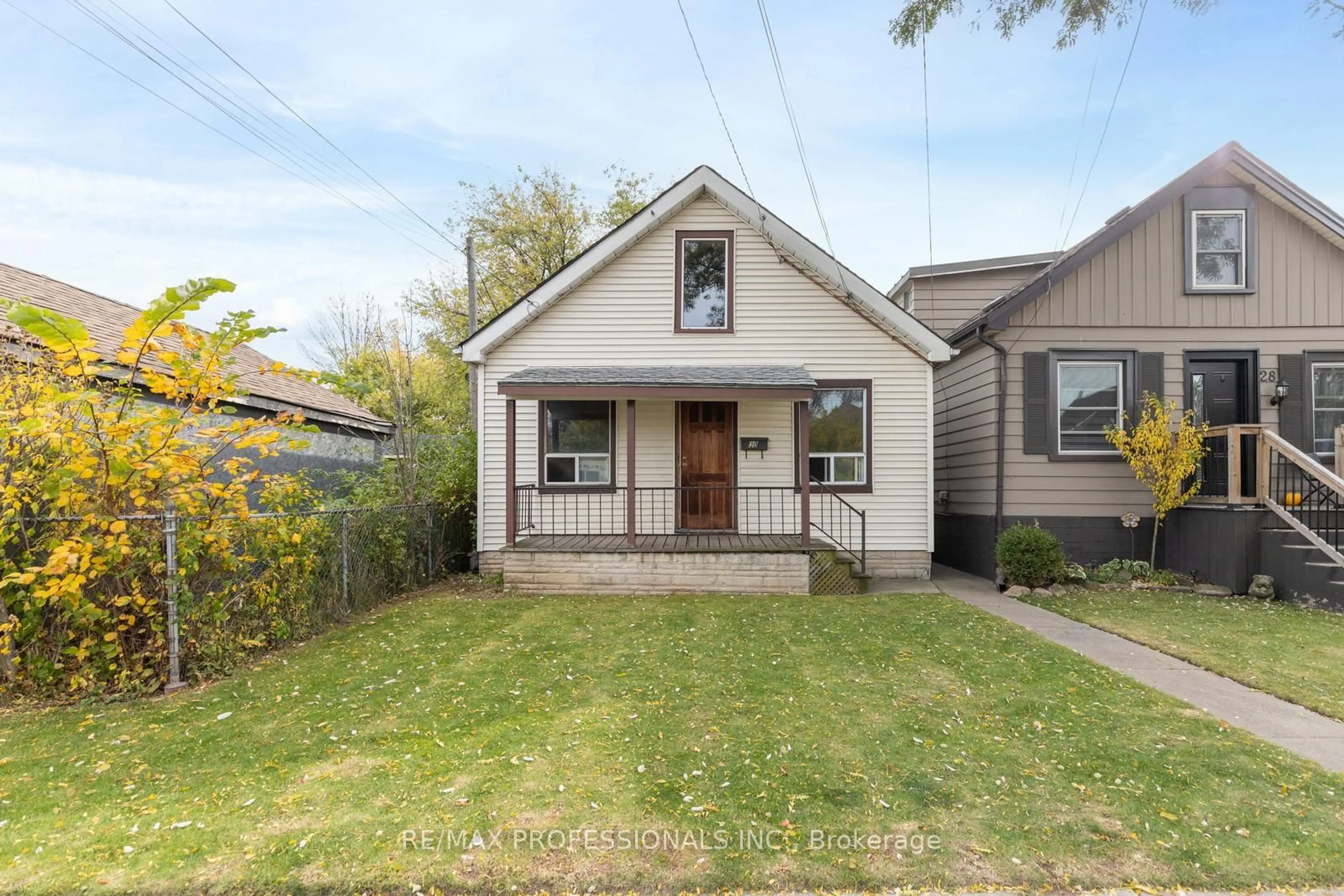 Frontside or backside of a home, cottage for 30 Archibald St, Hamilton Ontario L8H 4V9