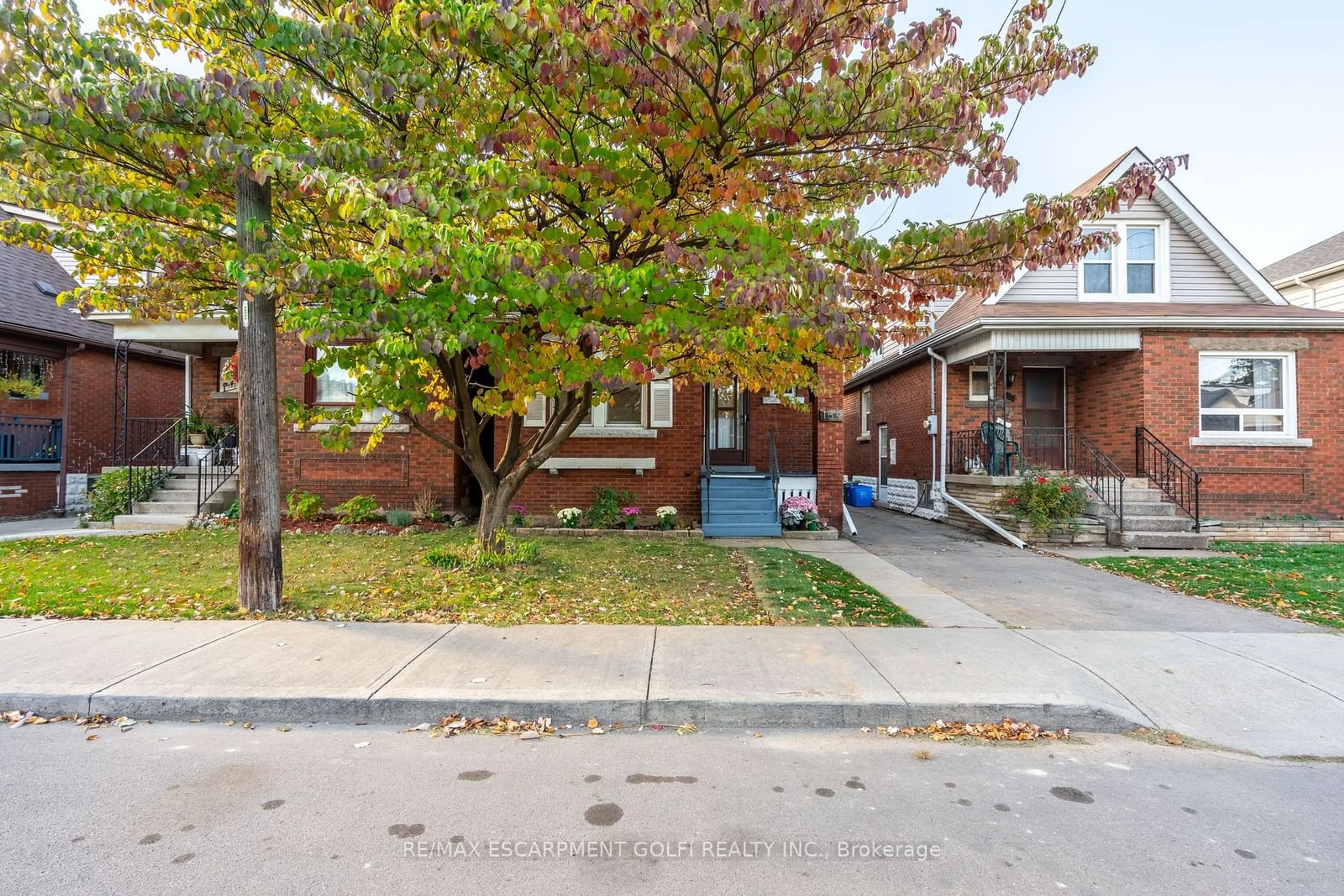 A pic from exterior of the house or condo, the street view for 159 Cope St, Hamilton Ontario L8H 5B3