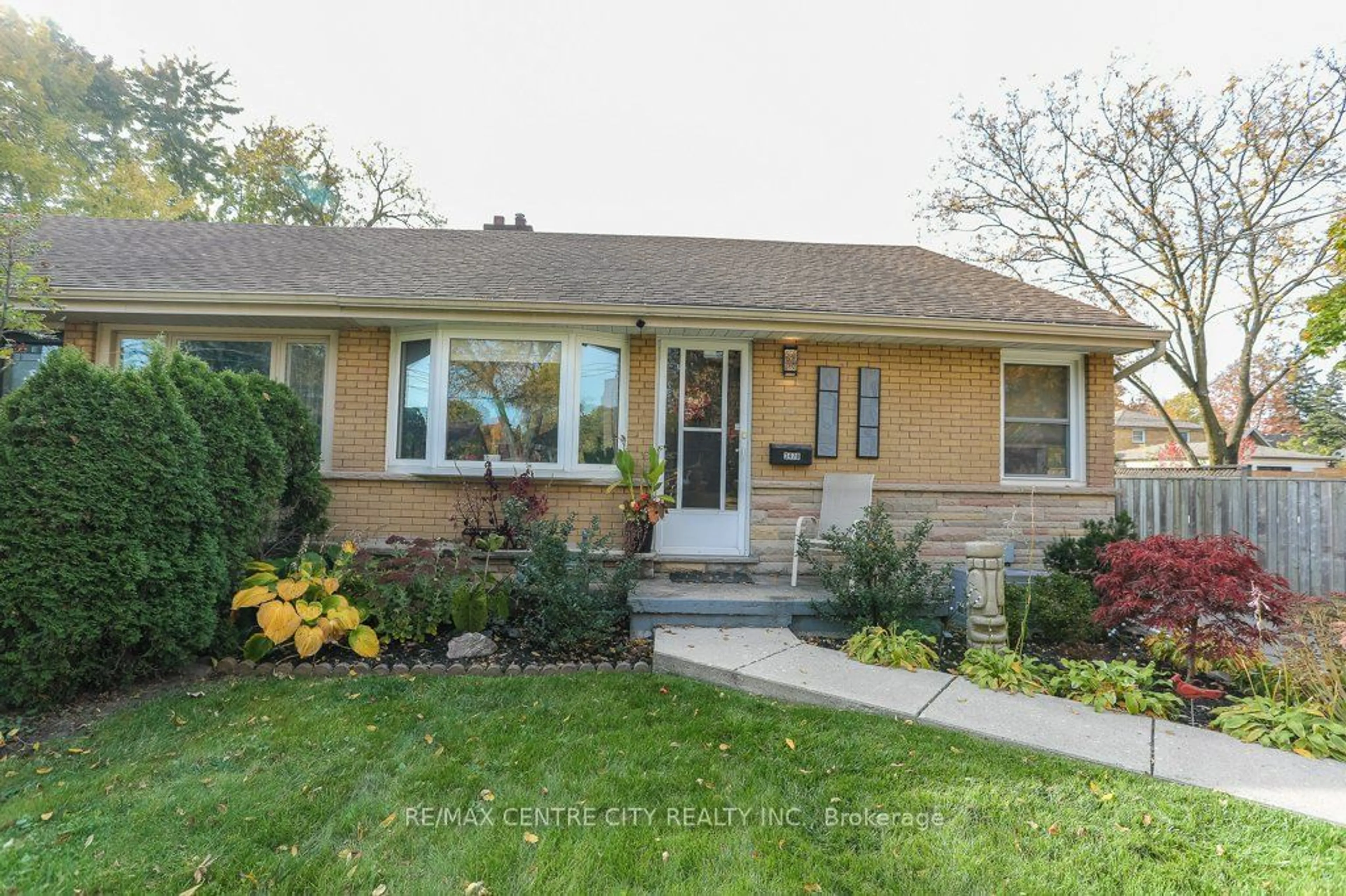 Frontside or backside of a home, cottage for 347 Sylvan St #B, London Ontario N6C 4L9