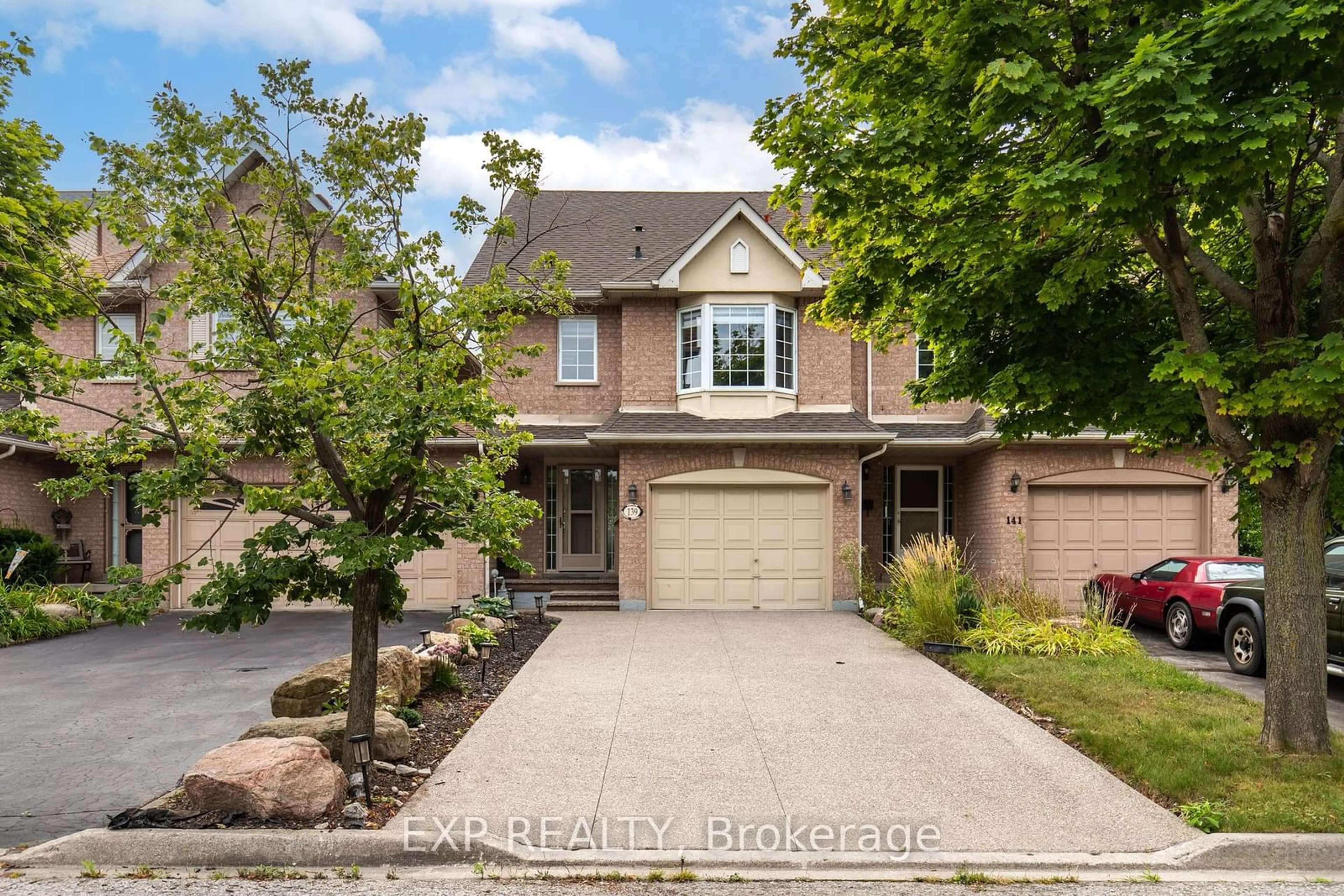 Frontside or backside of a home, the street view for 139 Edgewater Dr, Hamilton Ontario L8E 4Z2