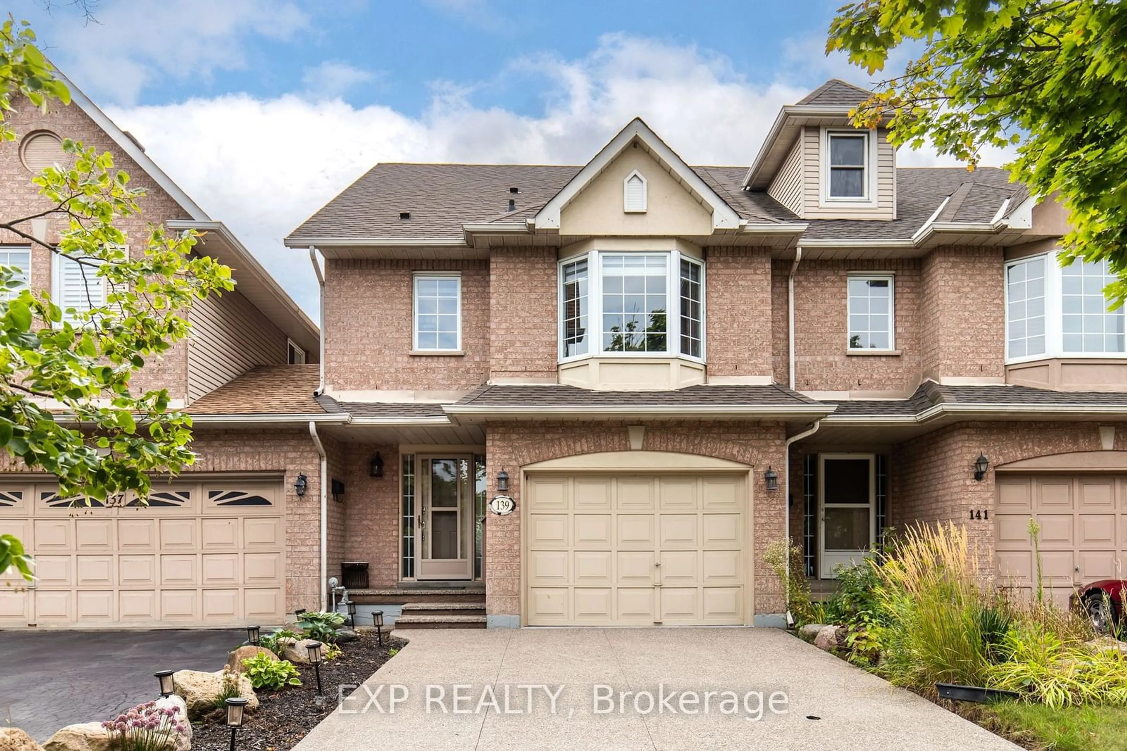 Home with brick exterior material for 139 Edgewater Dr, Hamilton Ontario L8E 4Z2