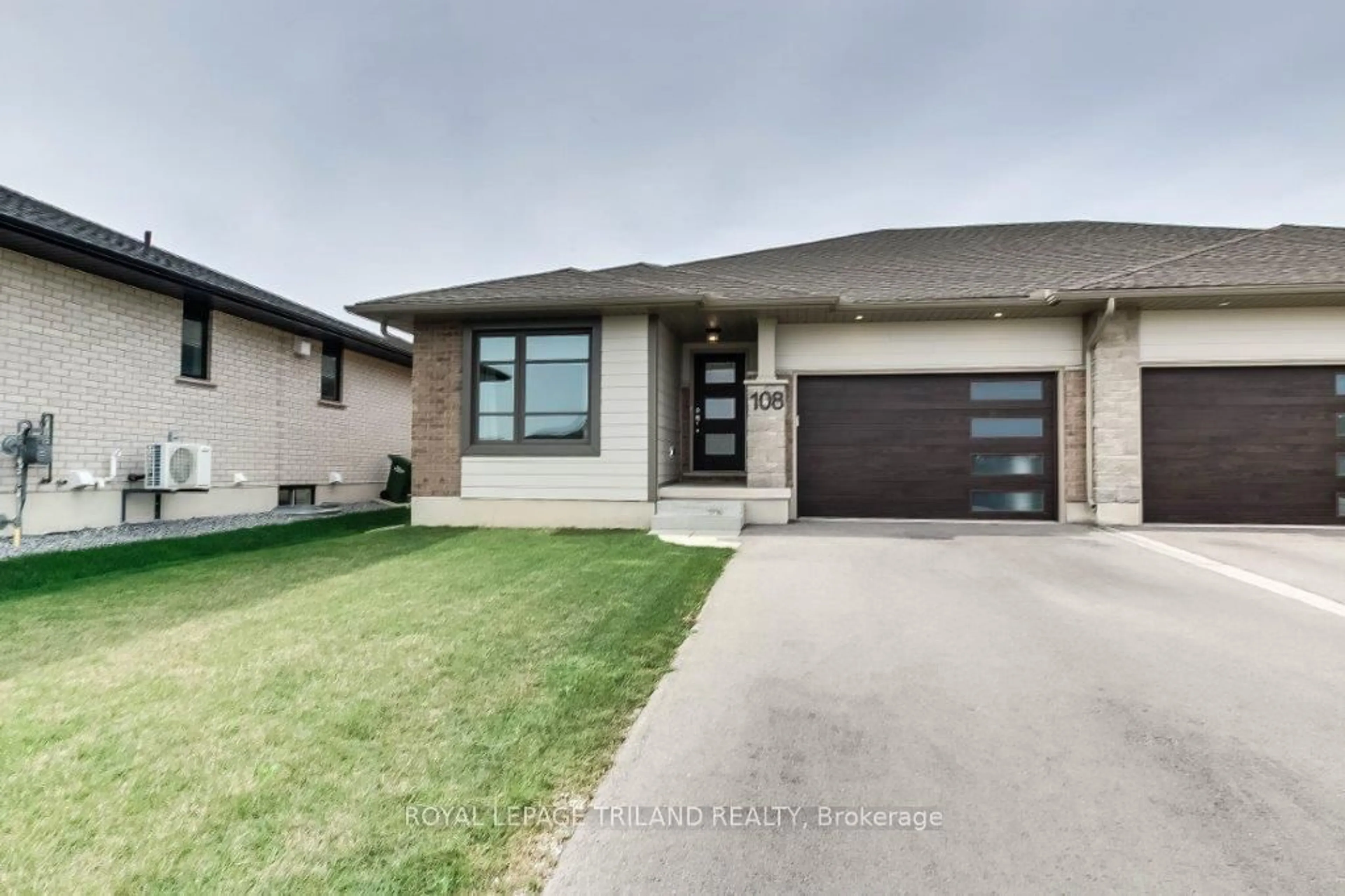 Frontside or backside of a home, the street view for 108 Benjamin Pkwy, St. Thomas Ontario N5R 0L6