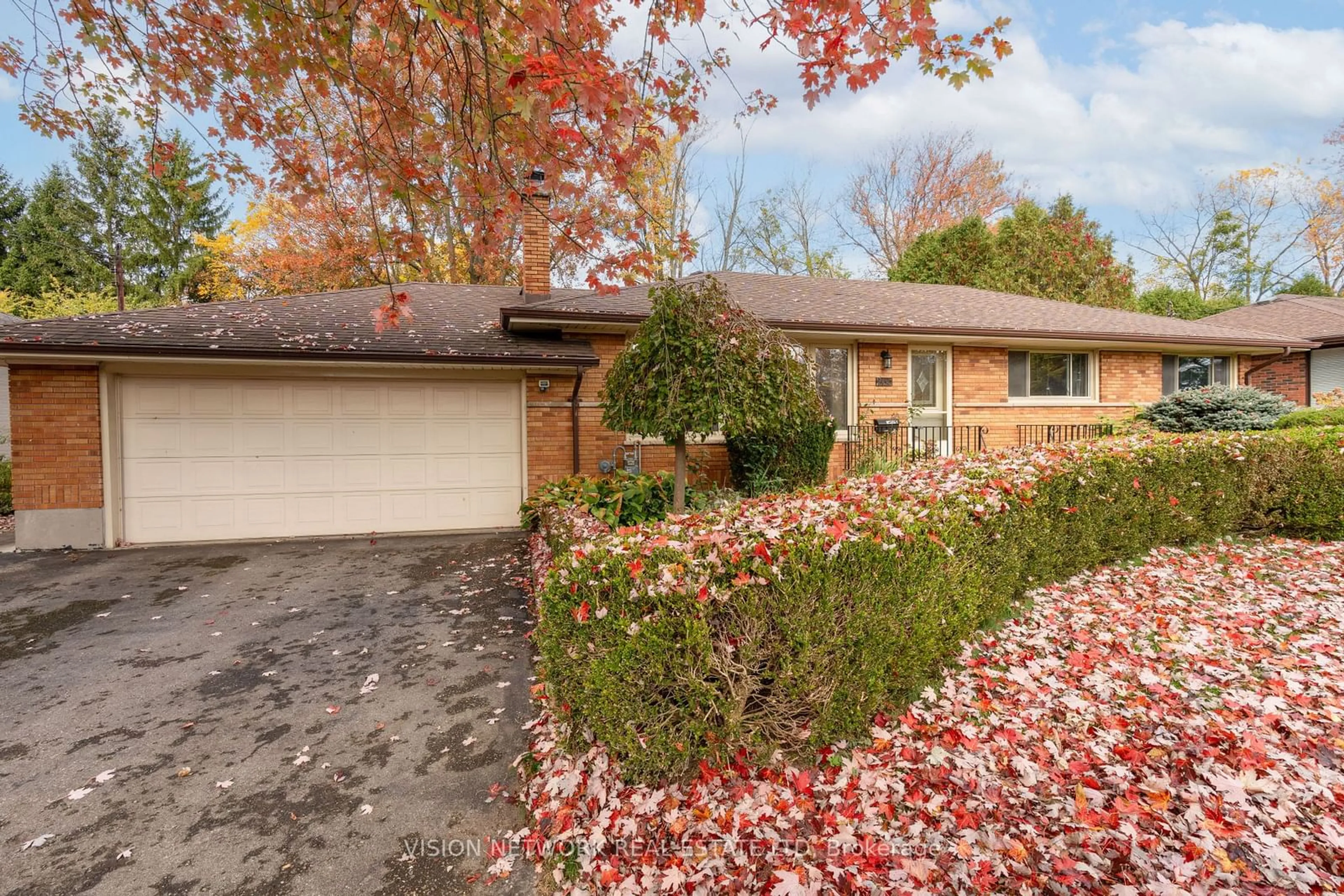 Home with brick exterior material for 265 Neville Dr, London Ontario N6G 1B9