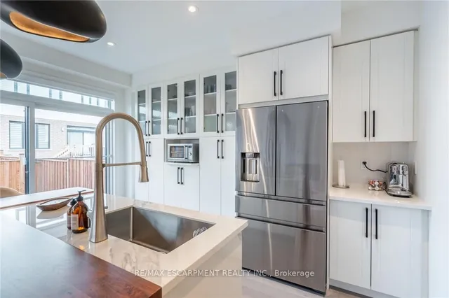 Additional property image - 128 FAIREY Cres