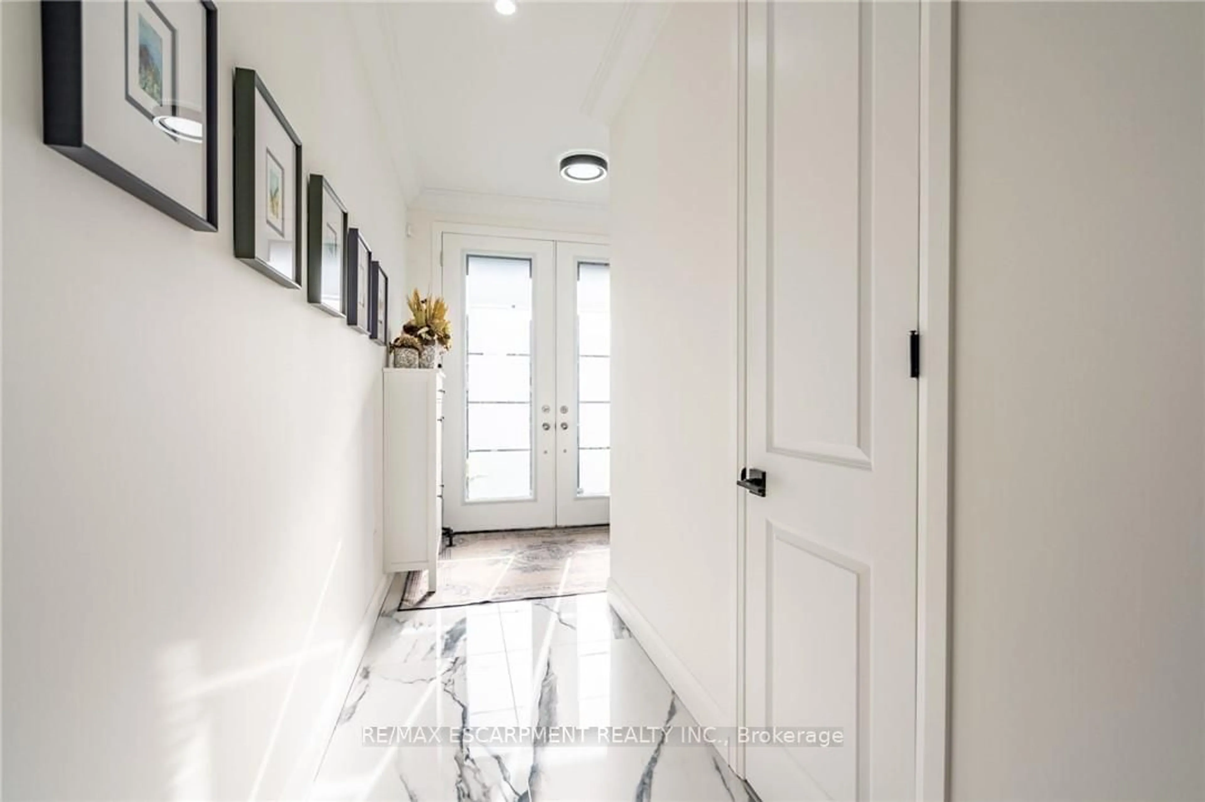 Indoor entryway, ceramic floors for 128 FAIREY Cres, Hamilton Ontario L0R 1W0