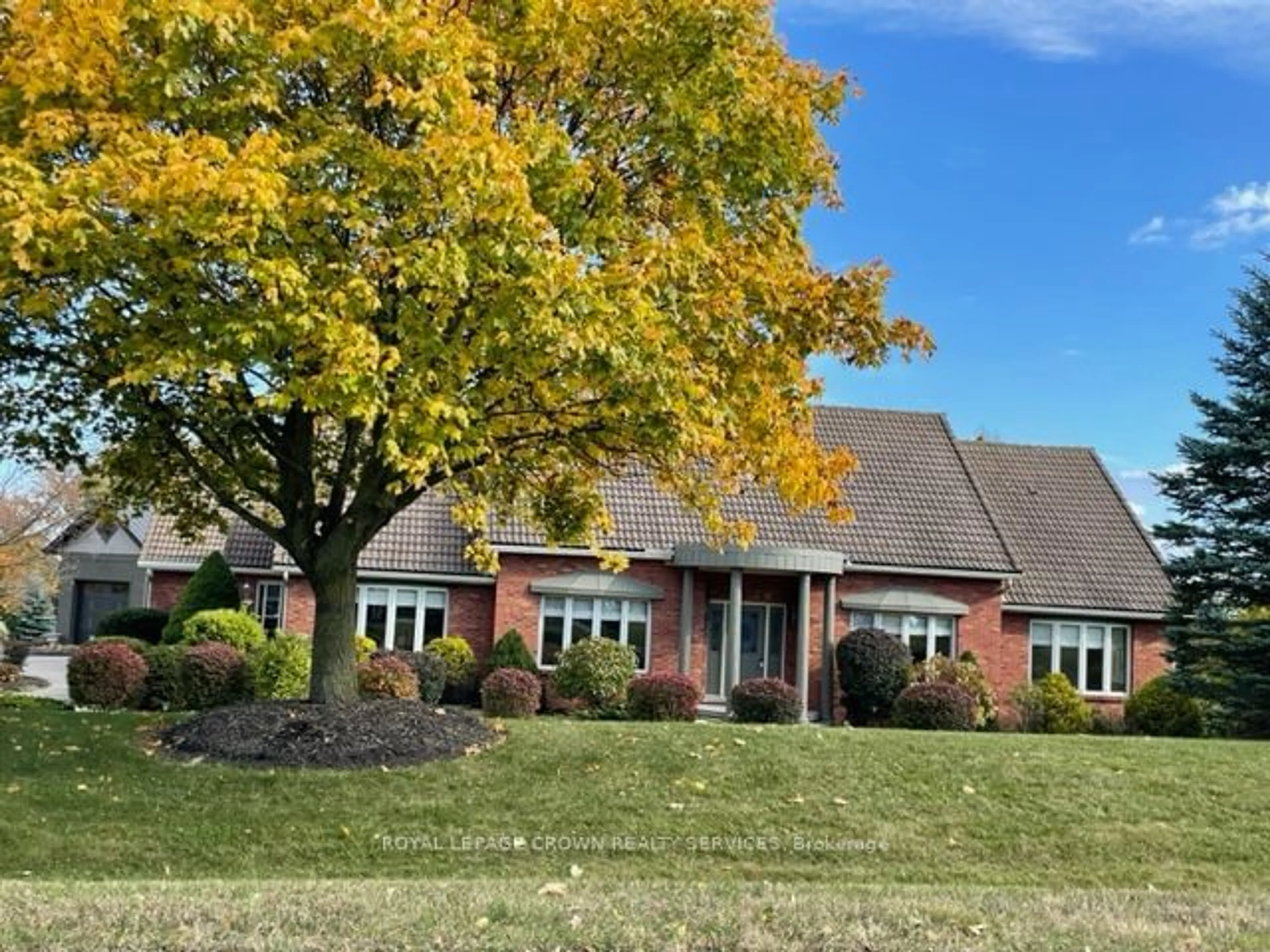 A pic from exterior of the house or condo, the front or back of building for 146 Silver Maple Cres, North Dumfries Ontario N1R 5S6