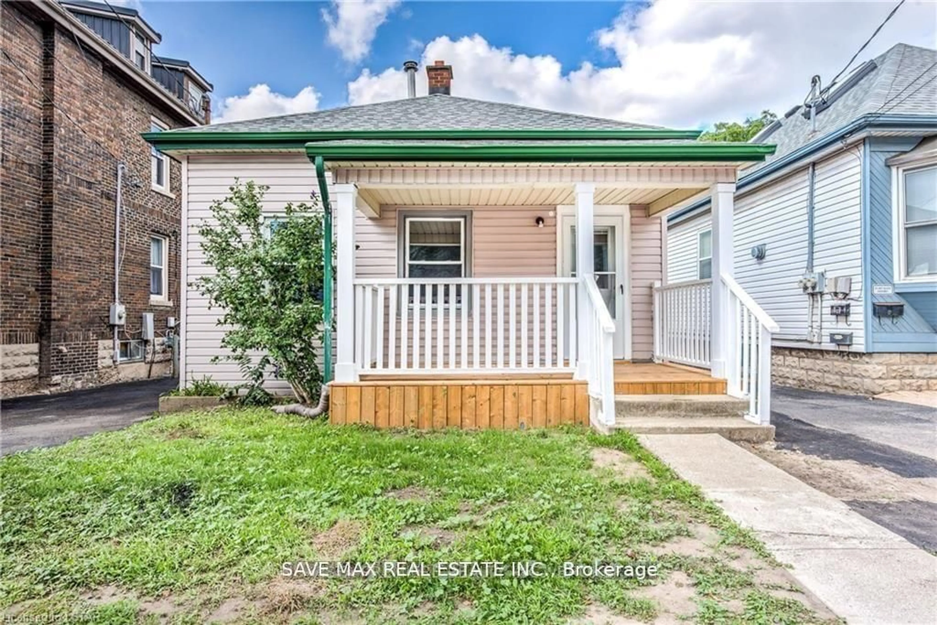 Frontside or backside of a home, cottage for 713 ADELAIDE St, London Ontario N5Y 2L4