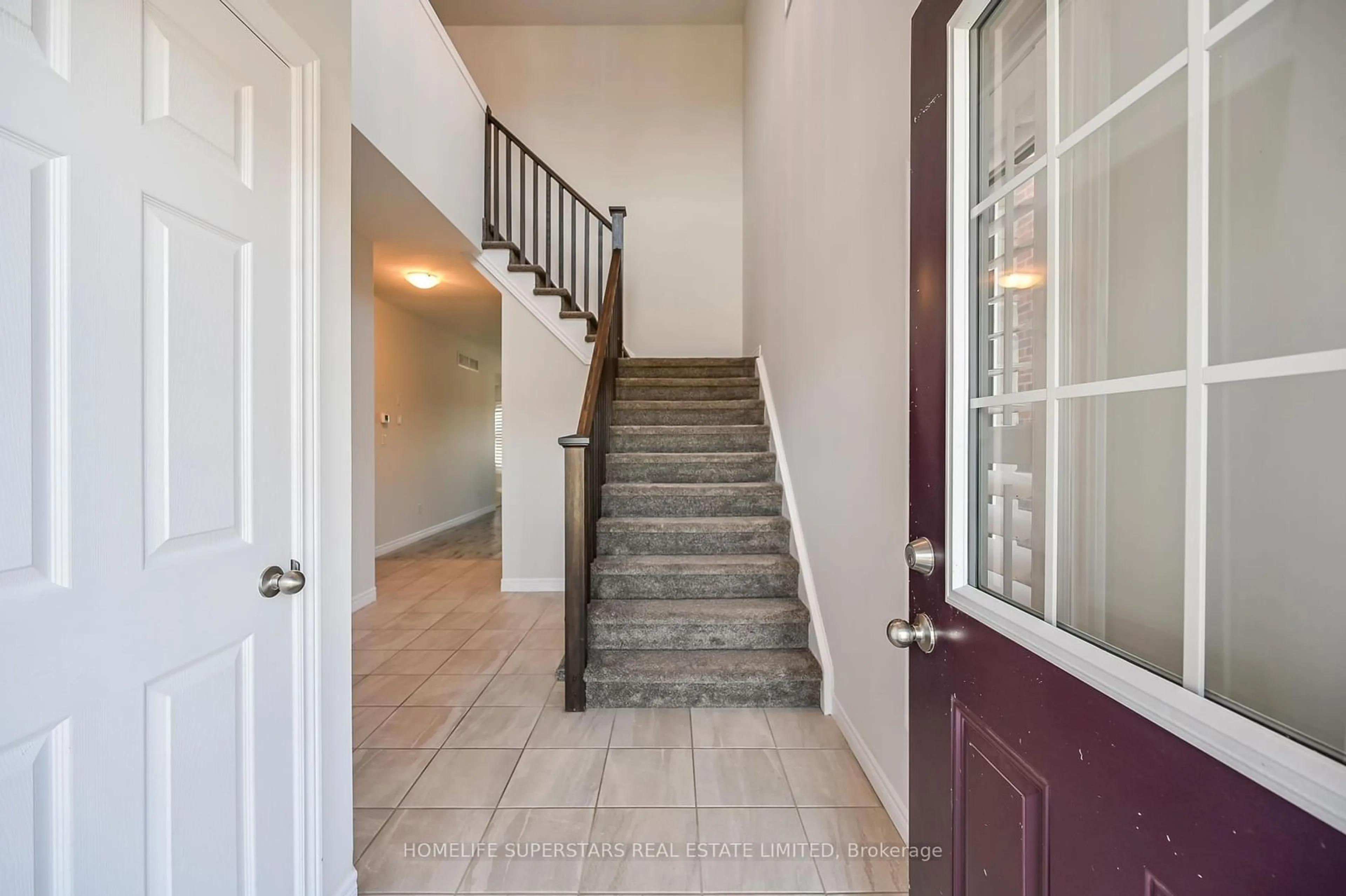 Indoor foyer, wood floors for 29 Newstead Rd, Brant Ontario N3L 0G2