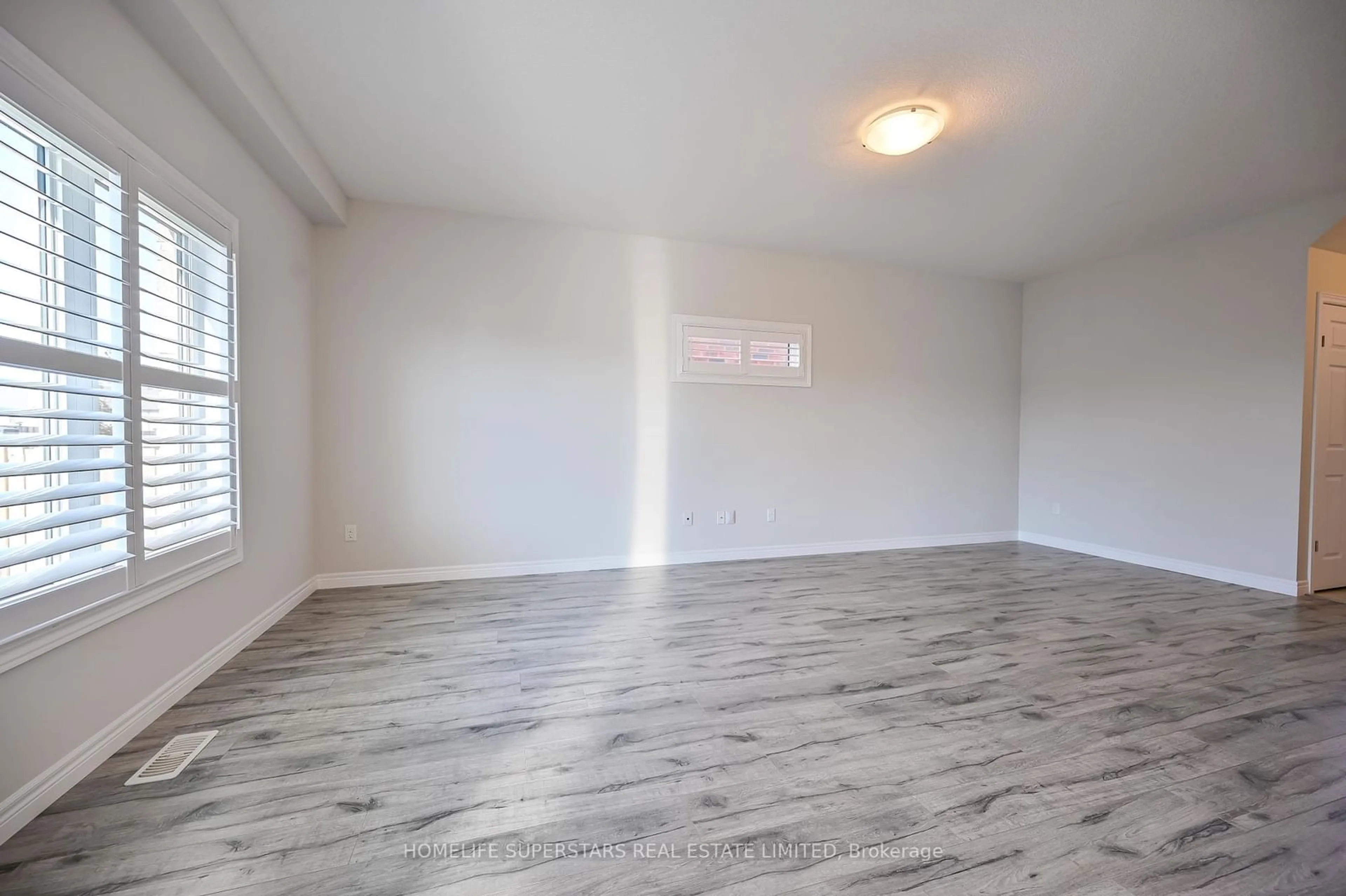 A pic of a room, wood floors for 29 Newstead Rd, Brant Ontario N3L 0G2