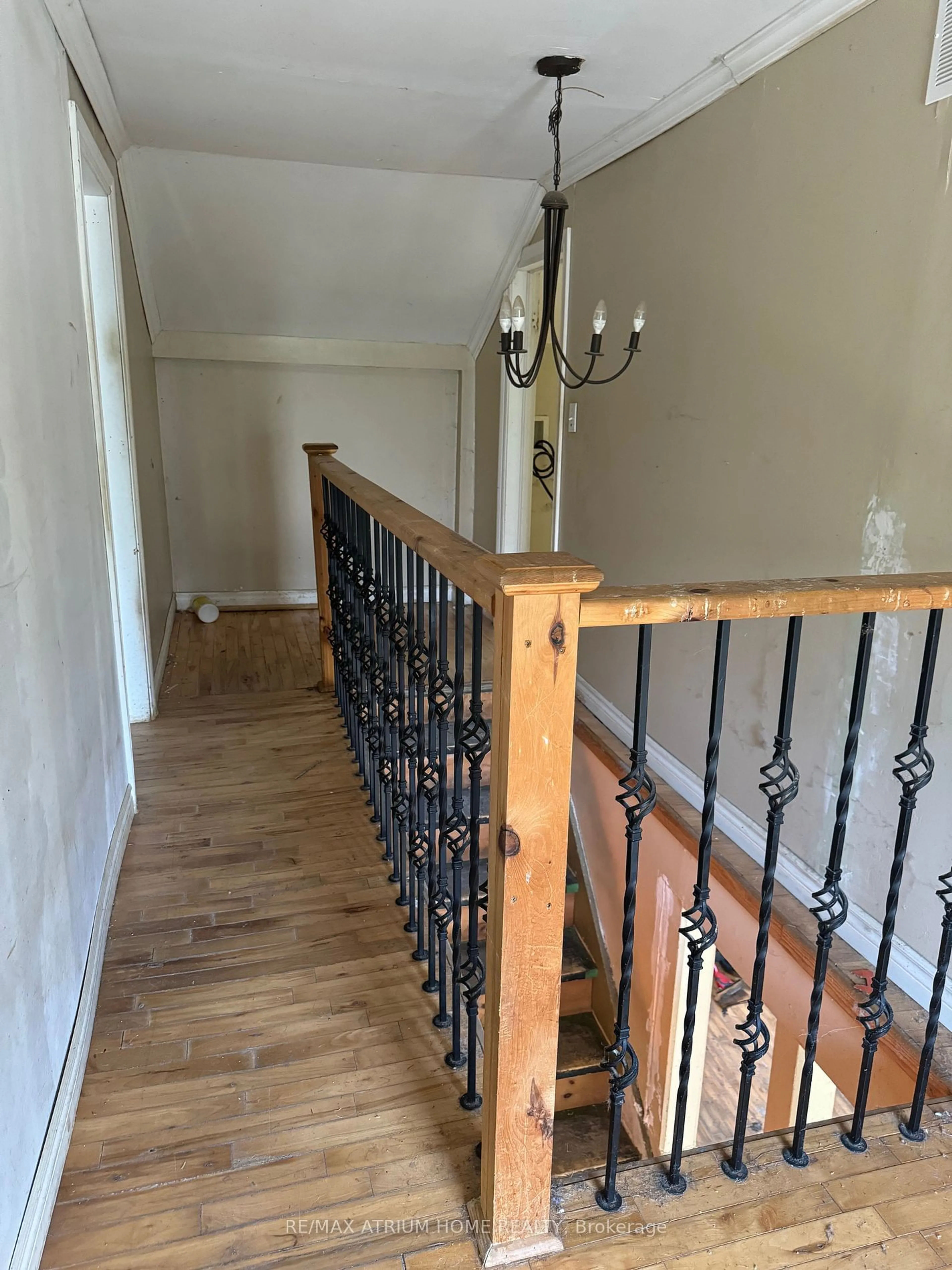 Indoor foyer, wood floors for 4013 Lakeshore Rd, Port Hope Ontario L1A 3V7