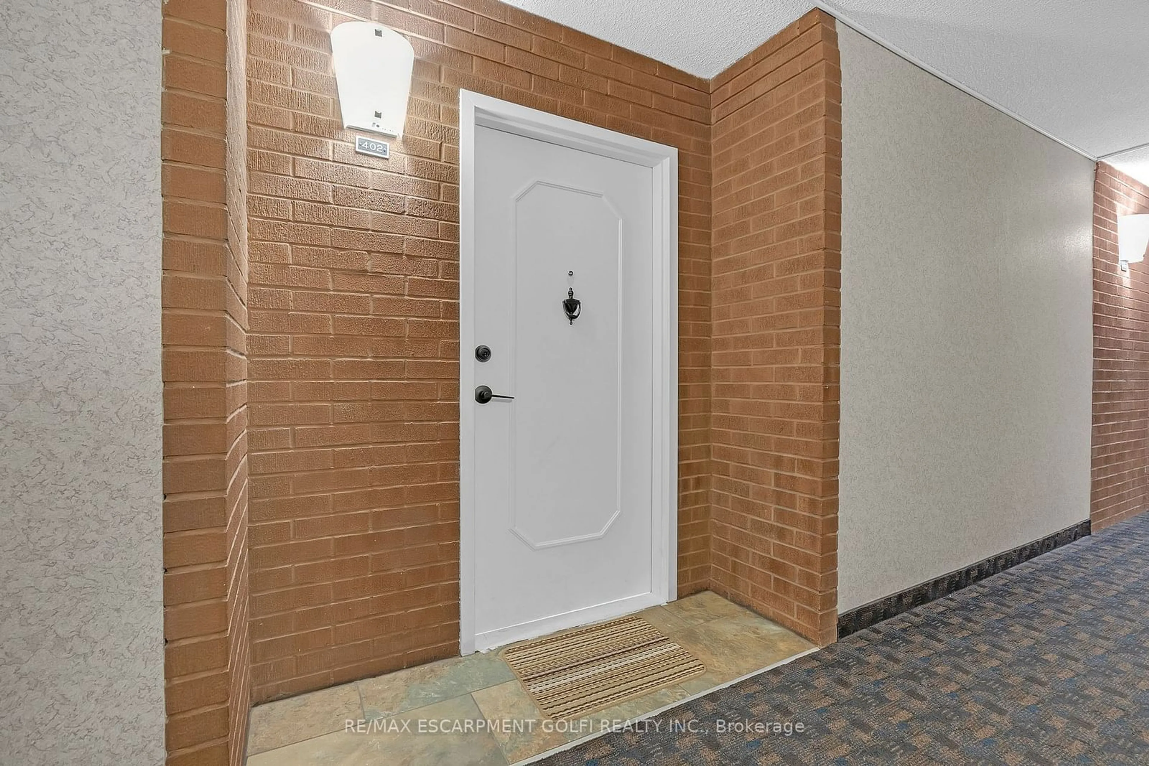 Indoor entryway, wood floors for 1966 Main St #402, Hamilton Ontario L8S 1J6