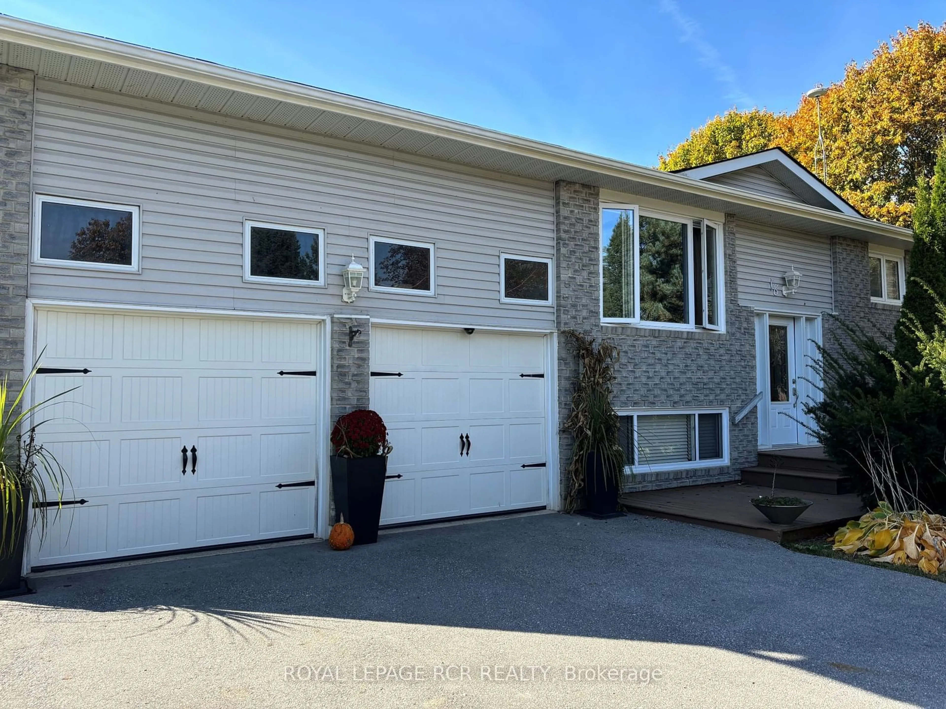 Frontside or backside of a home, the street view for 18 Maes Cres, Mulmur Ontario L9V 3H7