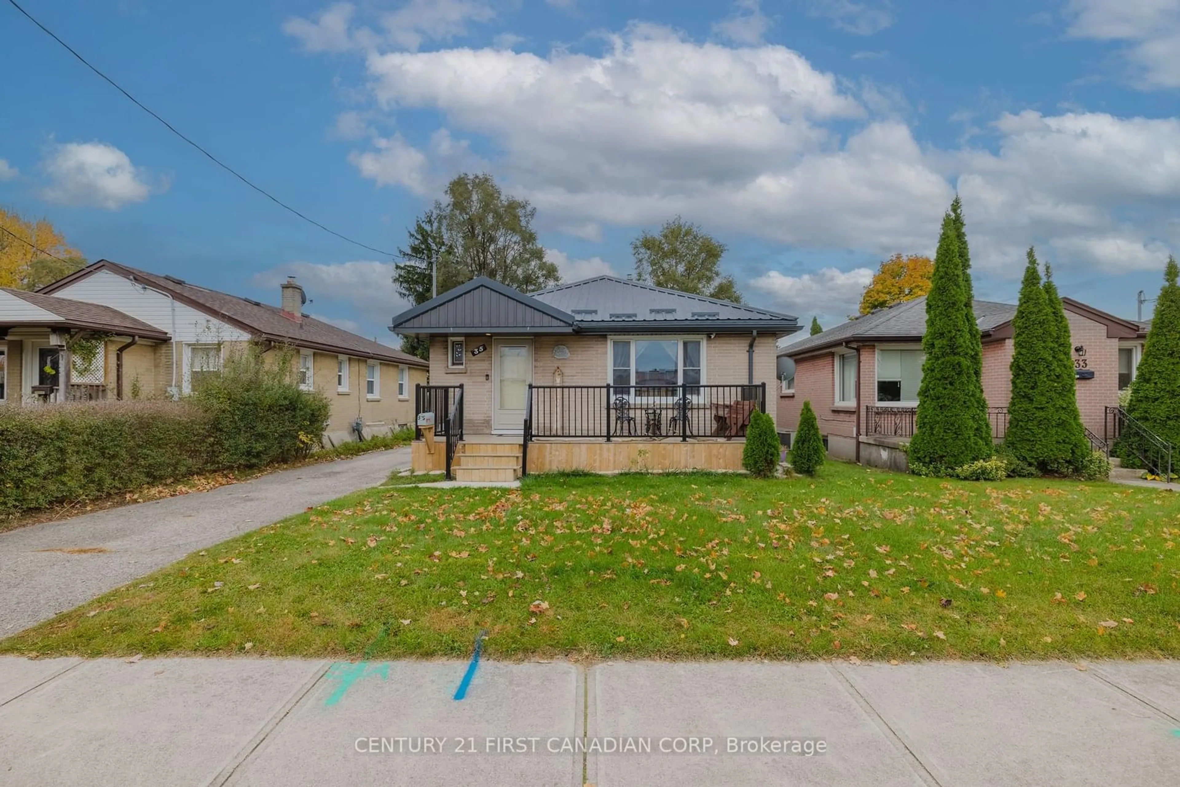 Frontside or backside of a home, the street view for 35 Sycamore St, London Ontario N5Z 1K8