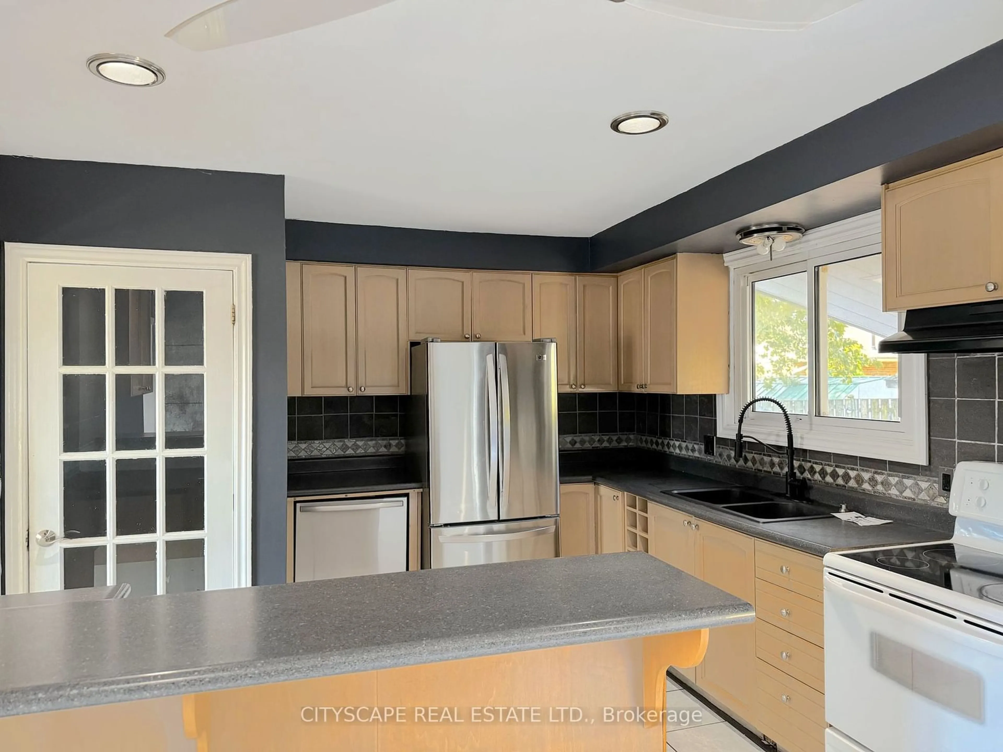 Open concept kitchen for 515 Grantham Ave, St. Catharines Ontario L2M 6W2