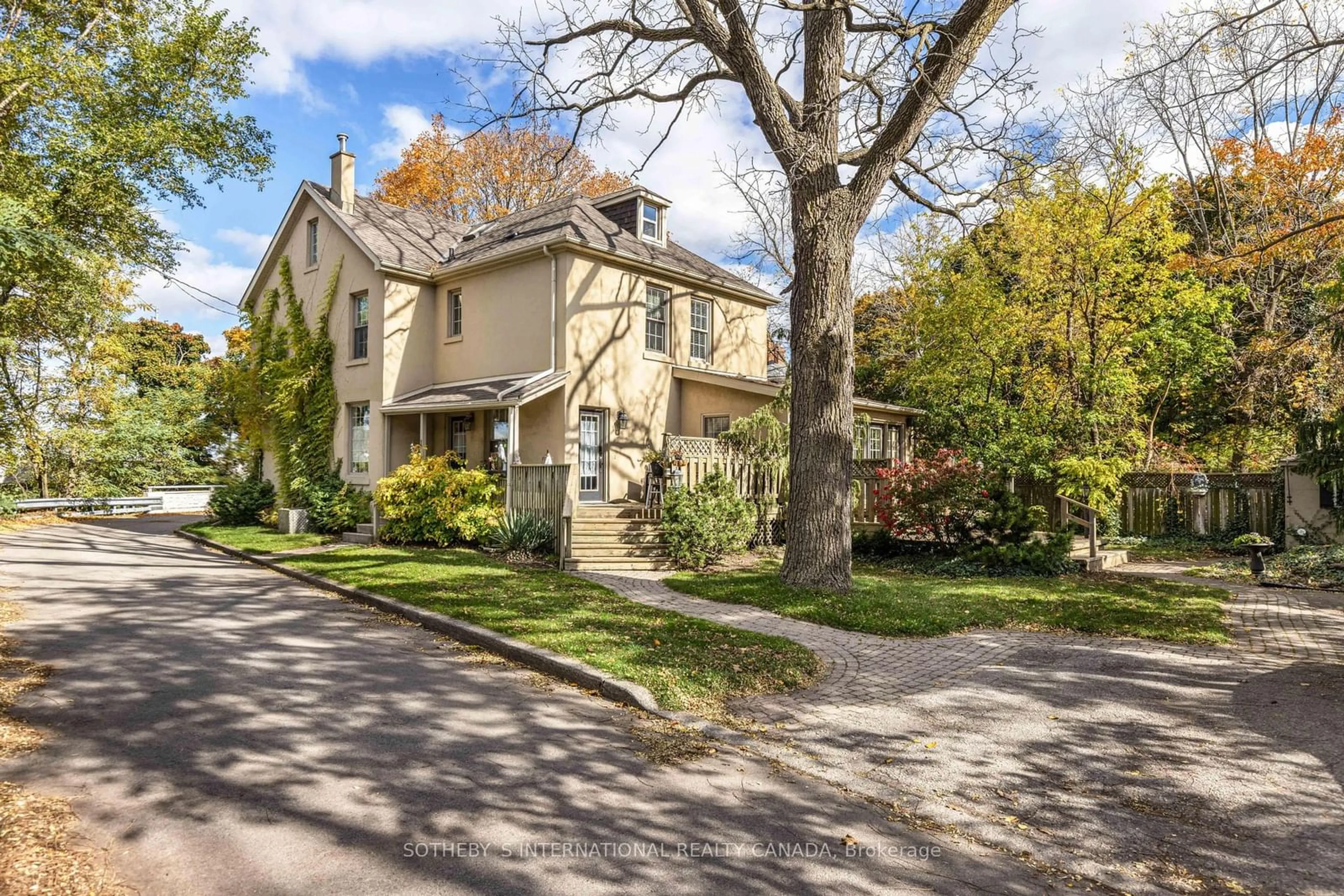 A pic from exterior of the house or condo, the street view for 113/115 Claremont Dr, Hamilton Ontario L9C 3N4