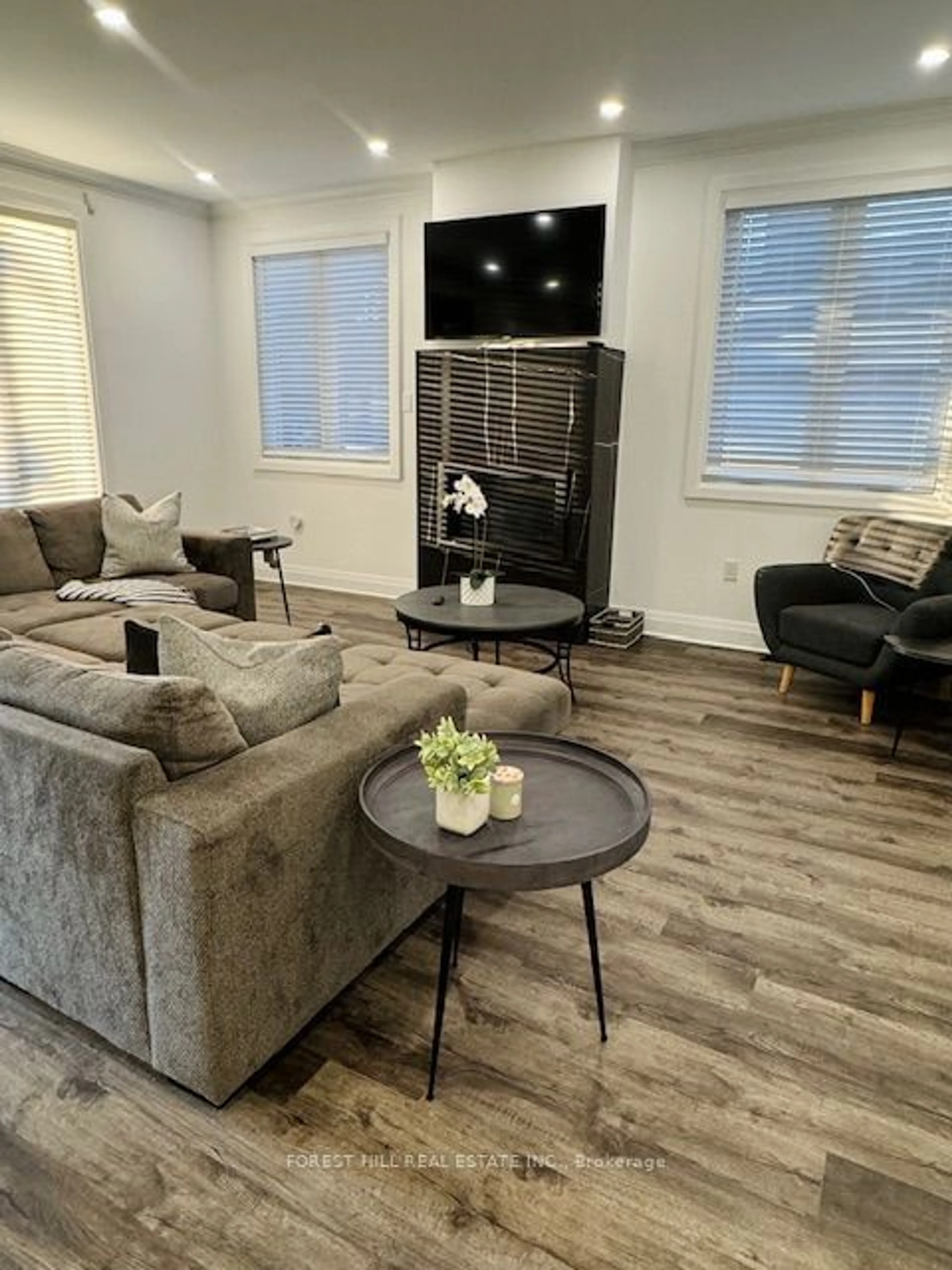 Living room, wood floors for 220 Collingwood St, Kingston Ontario K7L 3X8