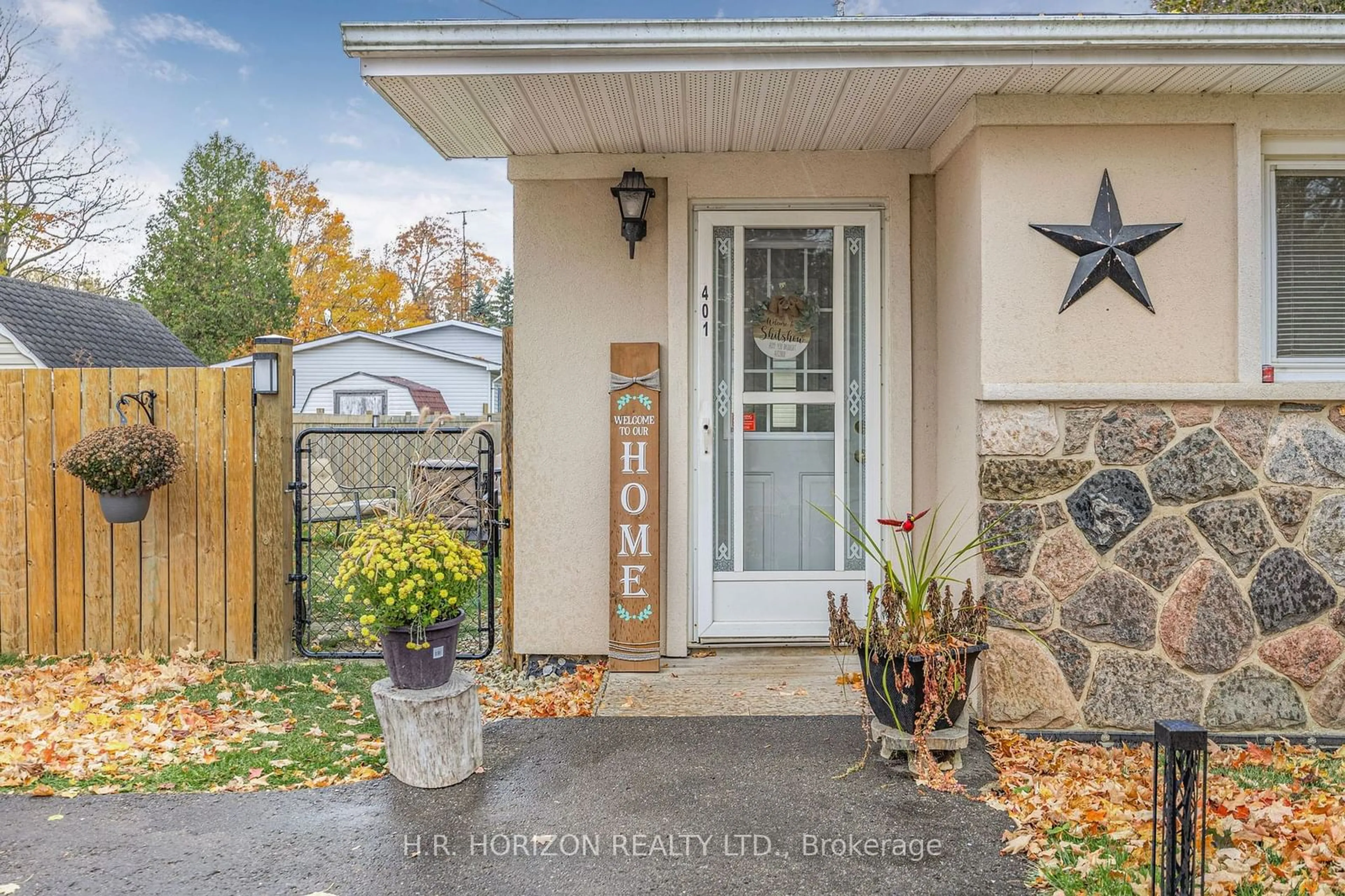 Indoor entryway, wood floors for 401 Main St, Southgate Ontario N0C 1B0