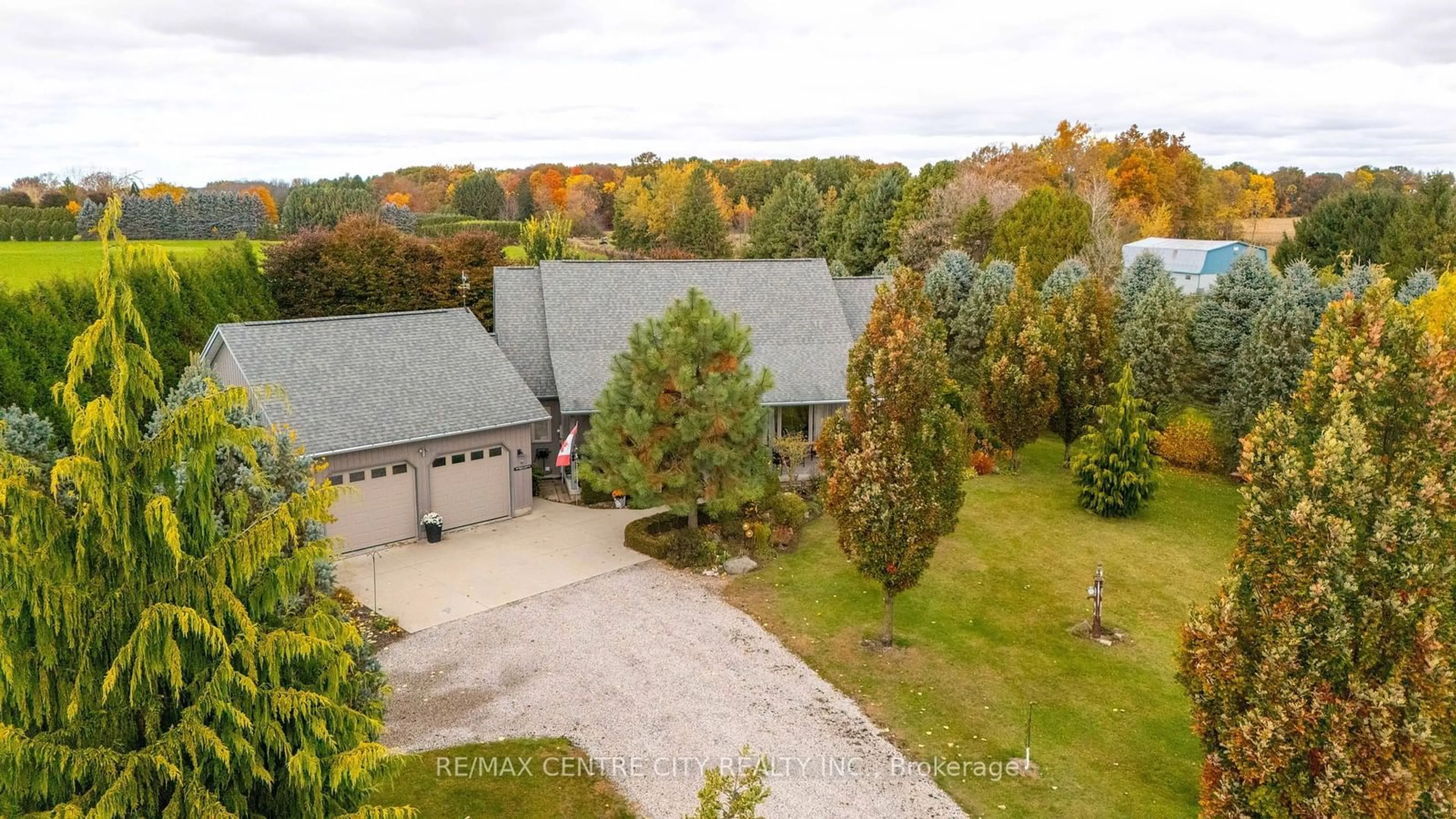 Frontside or backside of a home, cottage for 7094 Walkers Dr, Strathroy-Caradoc Ontario N7G 3H4