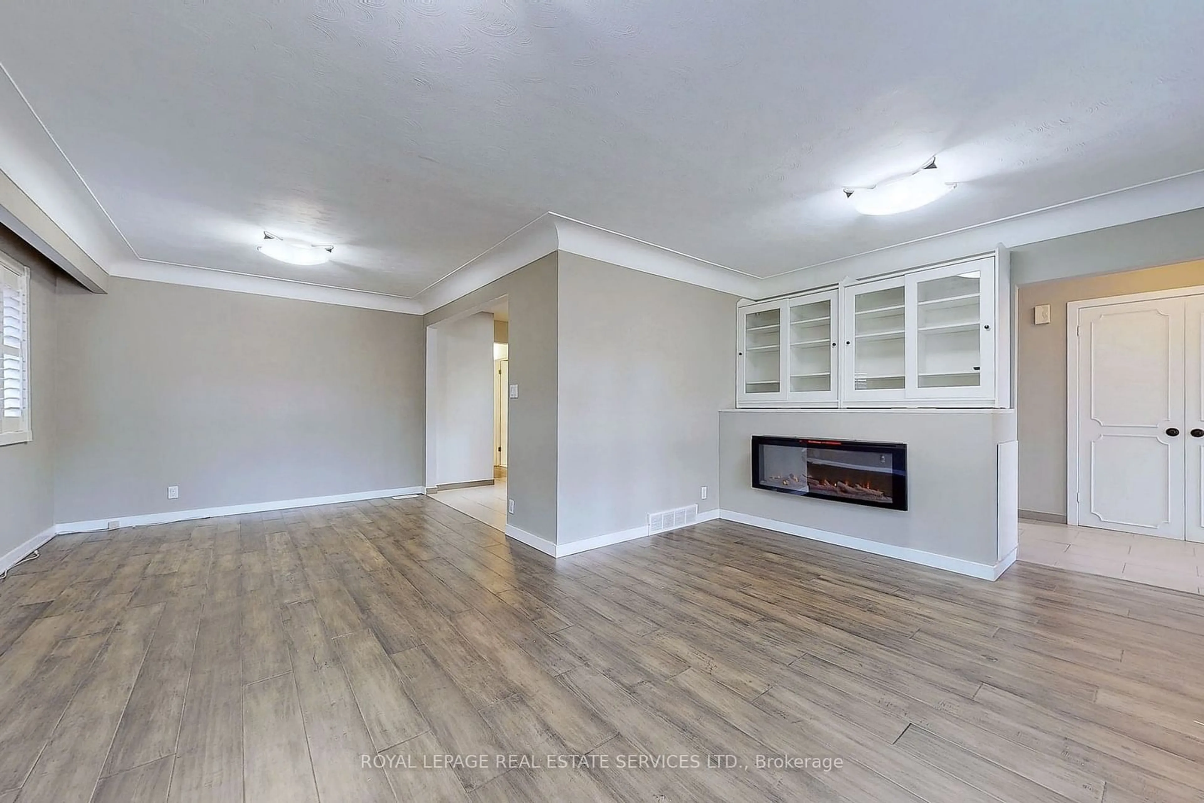 A pic of a room, wood floors for 4 Mcmaster Ave, Hamilton Ontario L9H 4M5