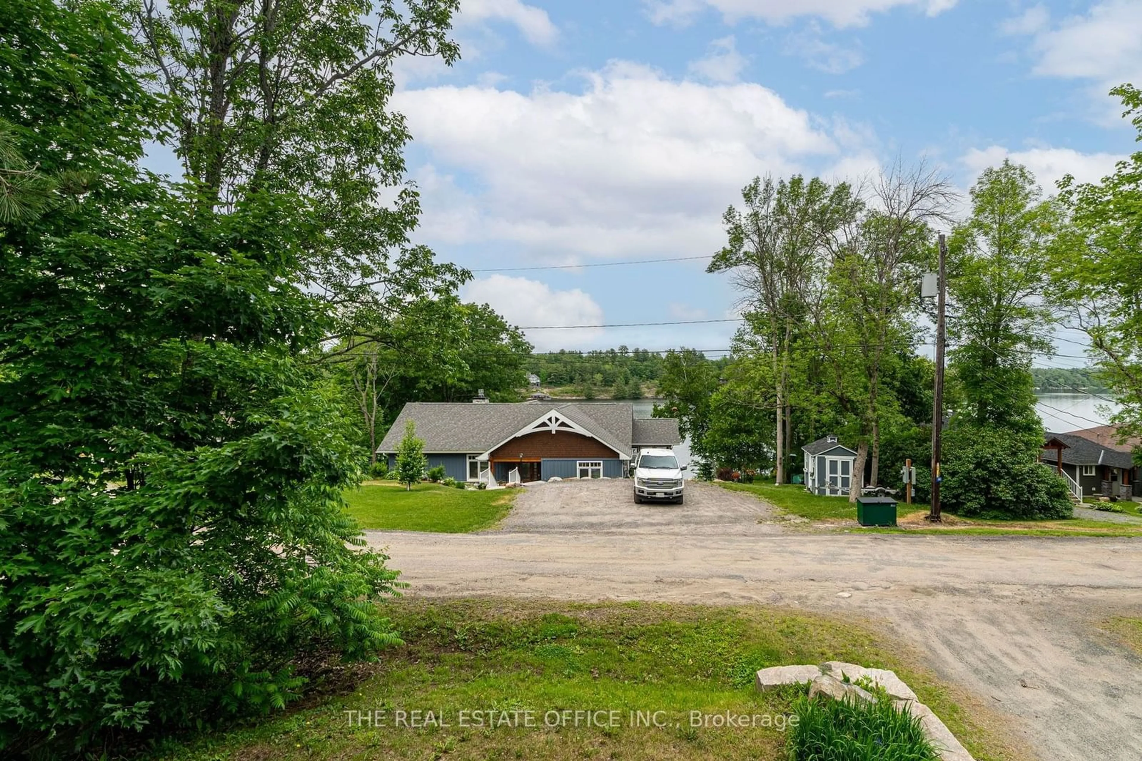 Frontside or backside of a home, cottage for 135 Hill St, Gravenhurst Ontario P1P 1R2