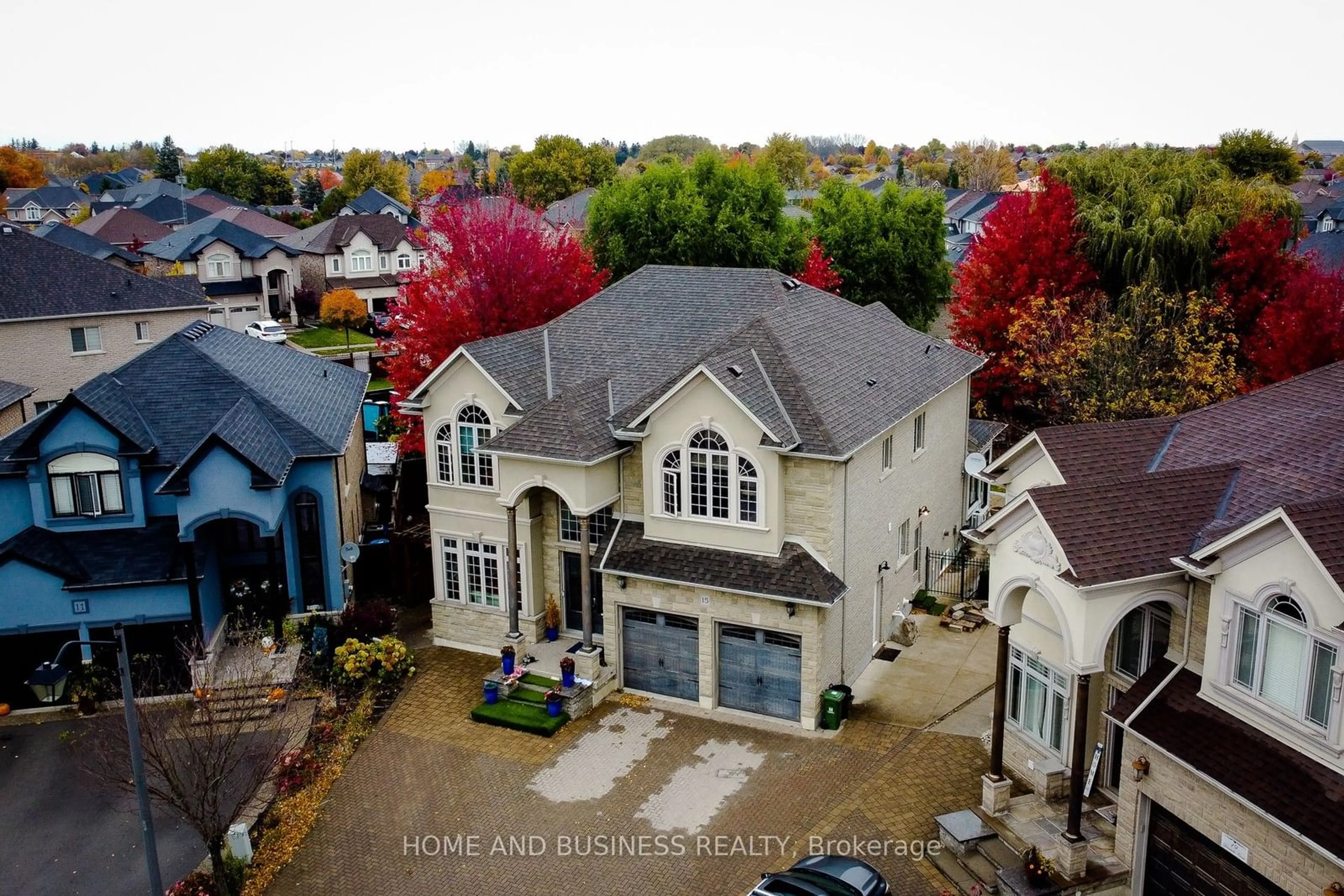 Frontside or backside of a home, the street view for 15 Donatello Crt, Hamilton Ontario L9B 0C2