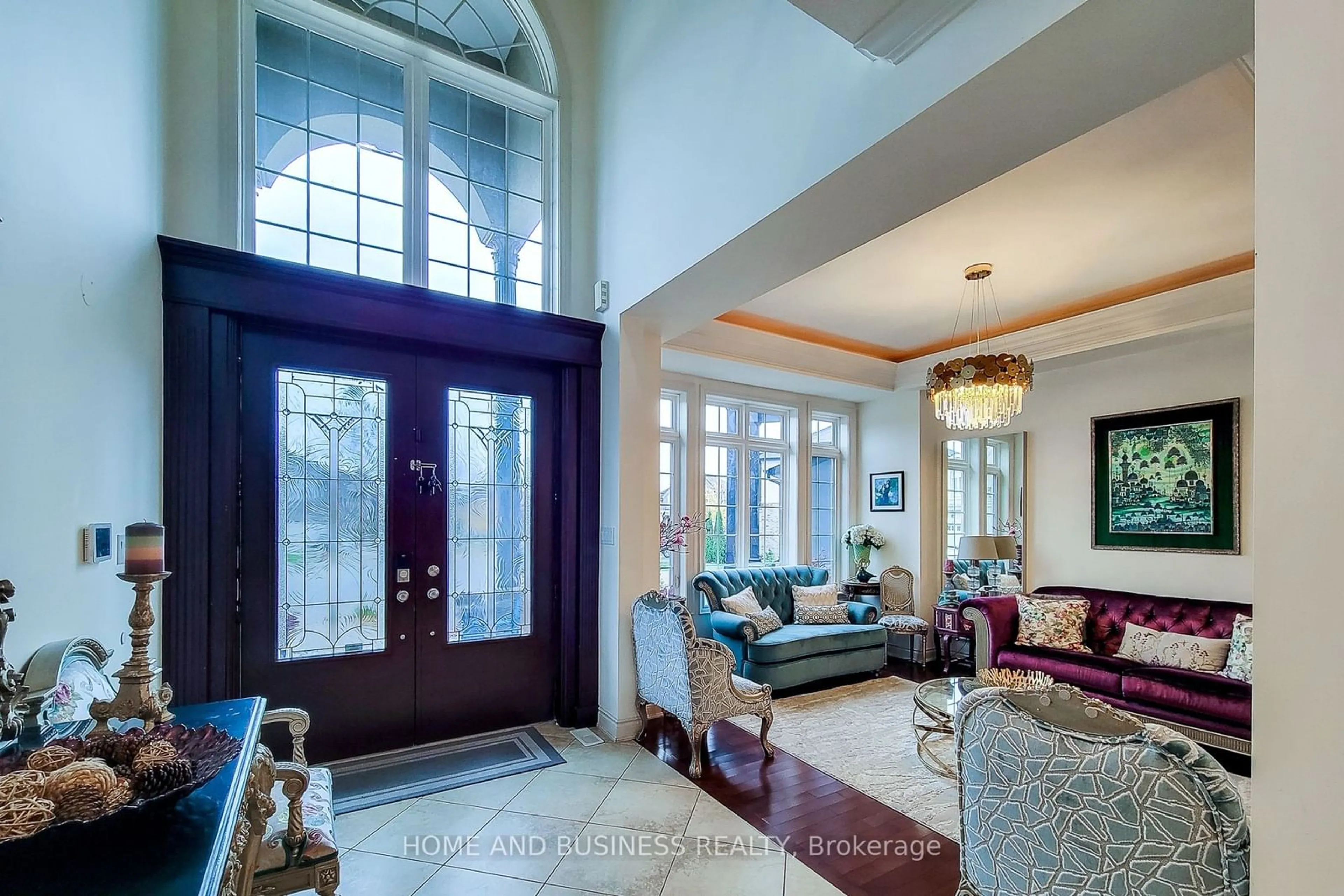 Indoor entryway, wood floors for 15 Donatello Crt, Hamilton Ontario L9B 0C2